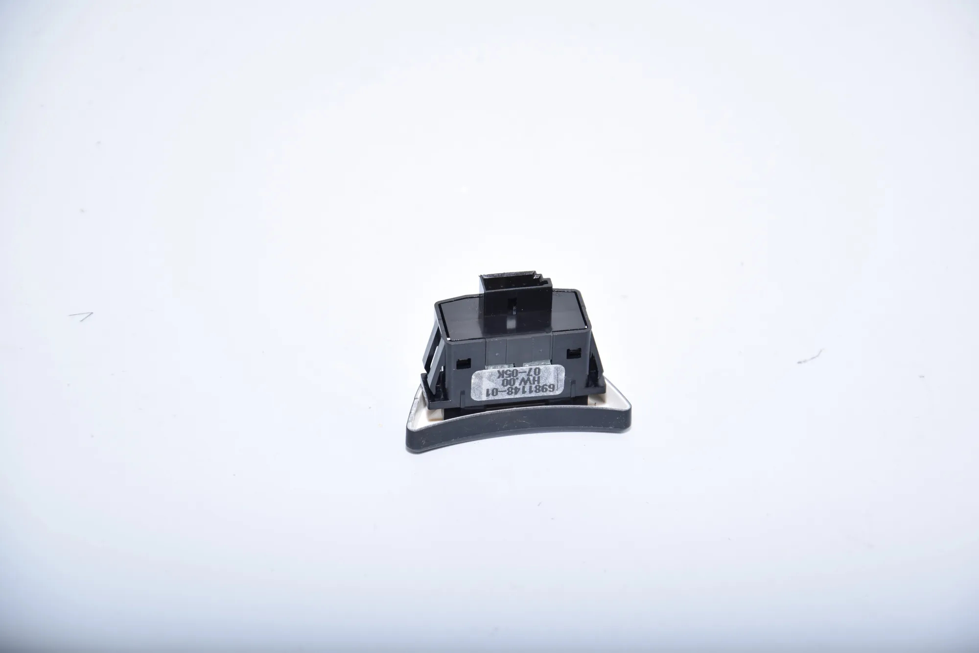 Switches – OEM 6981148 · BMW 5 (E60) BMW 5 (E60) 2005 – 2