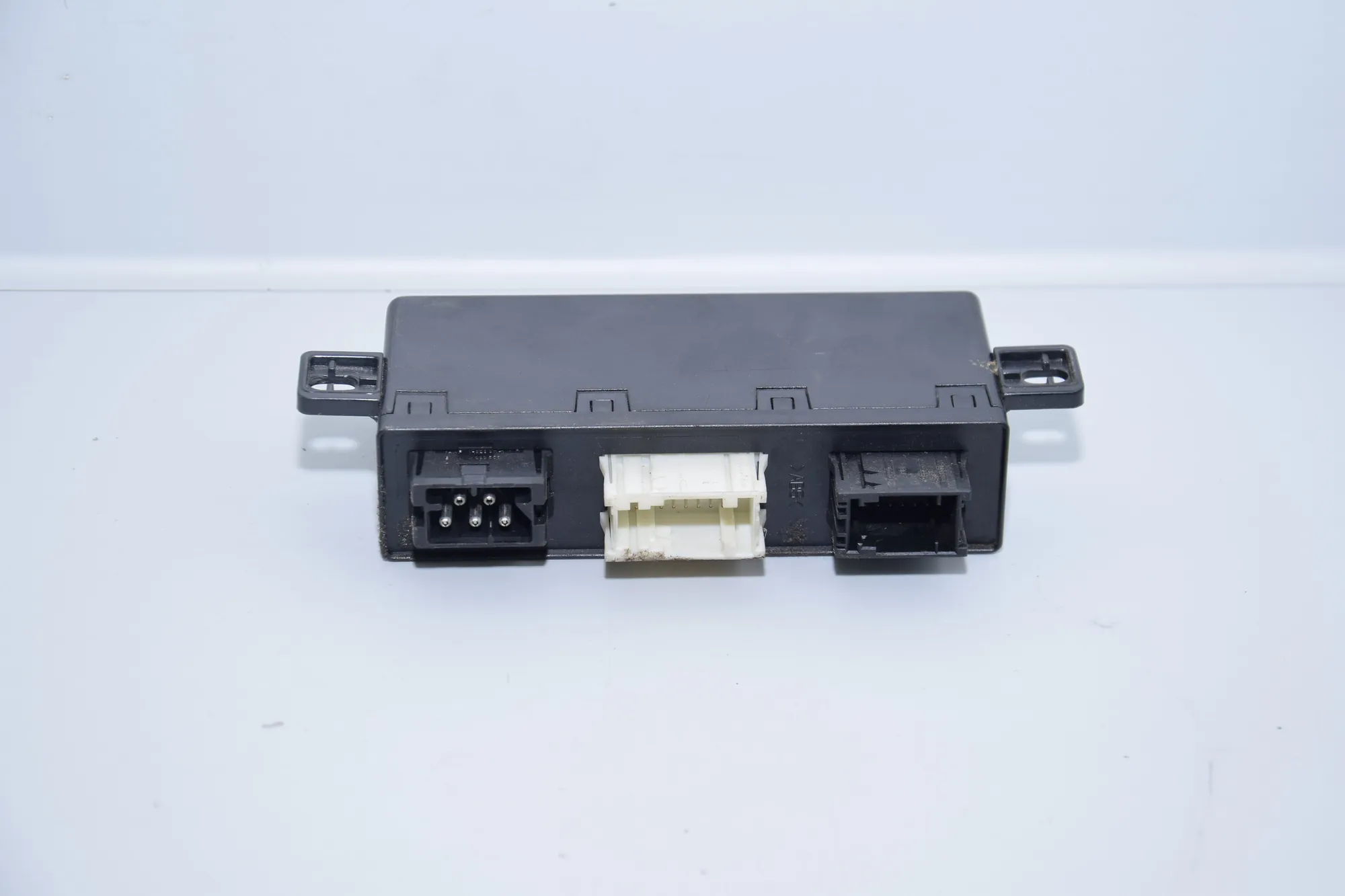 Front Left Door Control Unit – OEM 8377601 · BMW 5 (E39) BMW 5 (E39) 2001