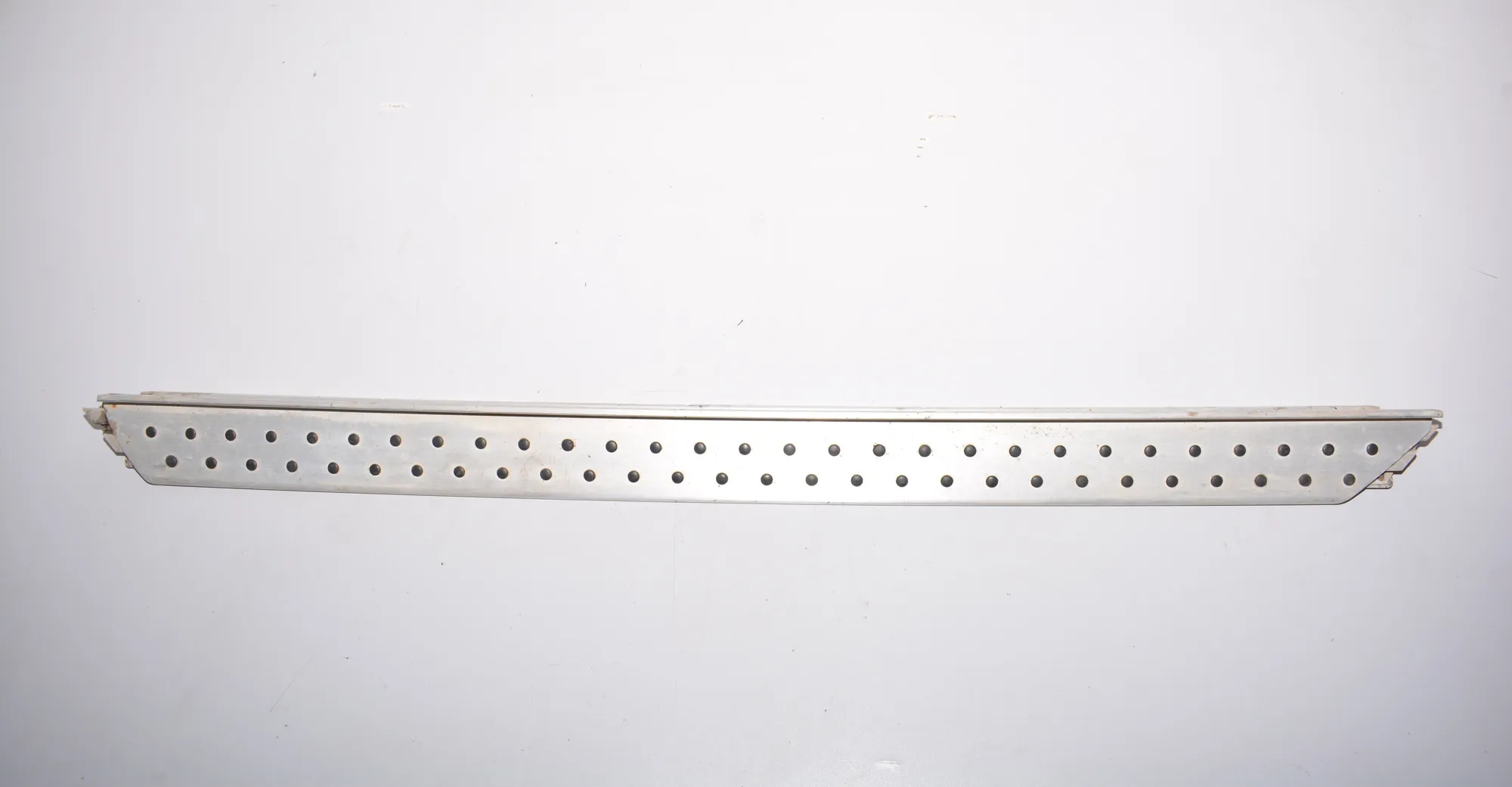 Right Side Metallic Sideskirt Cover – OEM 8403078 · BMW X5 (E53) 3.0 d 2001