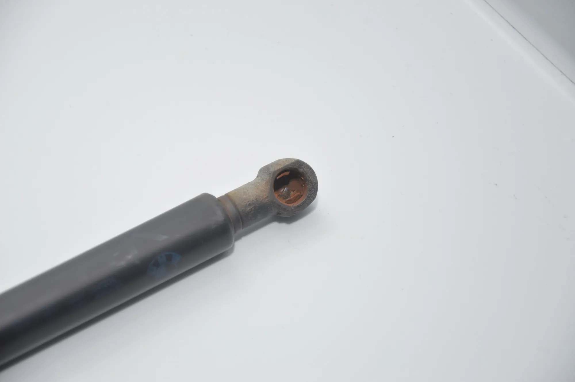 Right Side Tailgate Gas Strut – OEM 8042405 · BMW X5 (E53) 3.0 d 2001 – 2