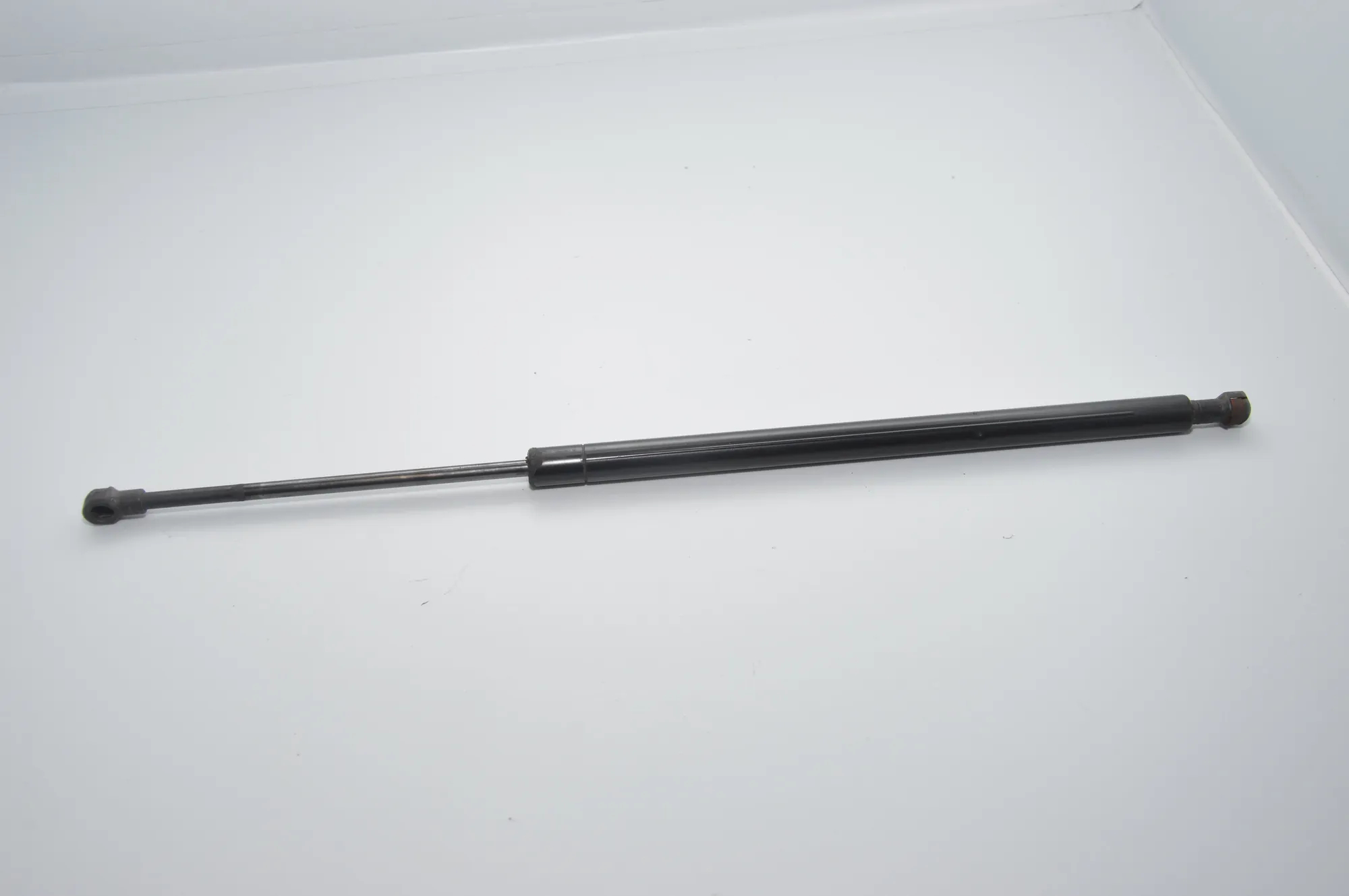 Right Side Tailgate Gas Strut – OEM 8042405 · BMW X5 (E53) 3.0 d 2001