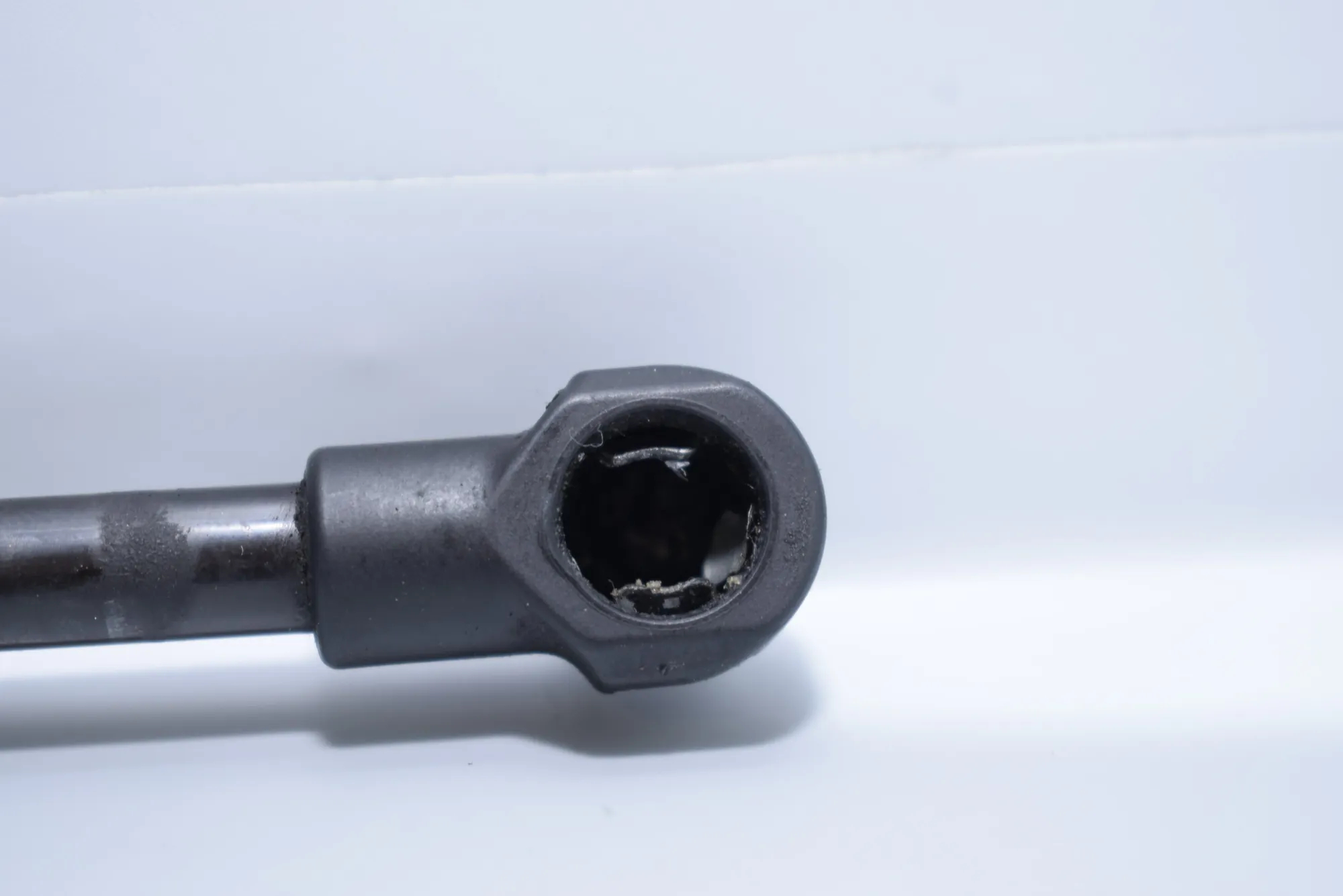 Front Right Bonnet Strut – OEM 7118370 · BMW 1 (E87) 118 d 2010 – 4