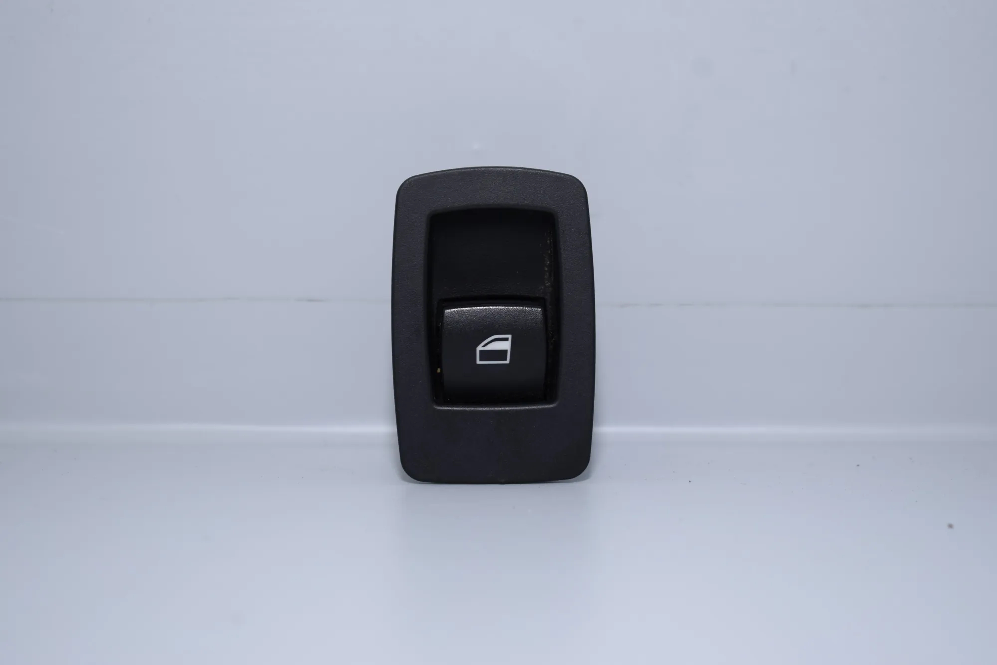 Rear Right Door Window Switch – OEM 6945874 · BMW 1 (E87) 118 d 2010 – 7