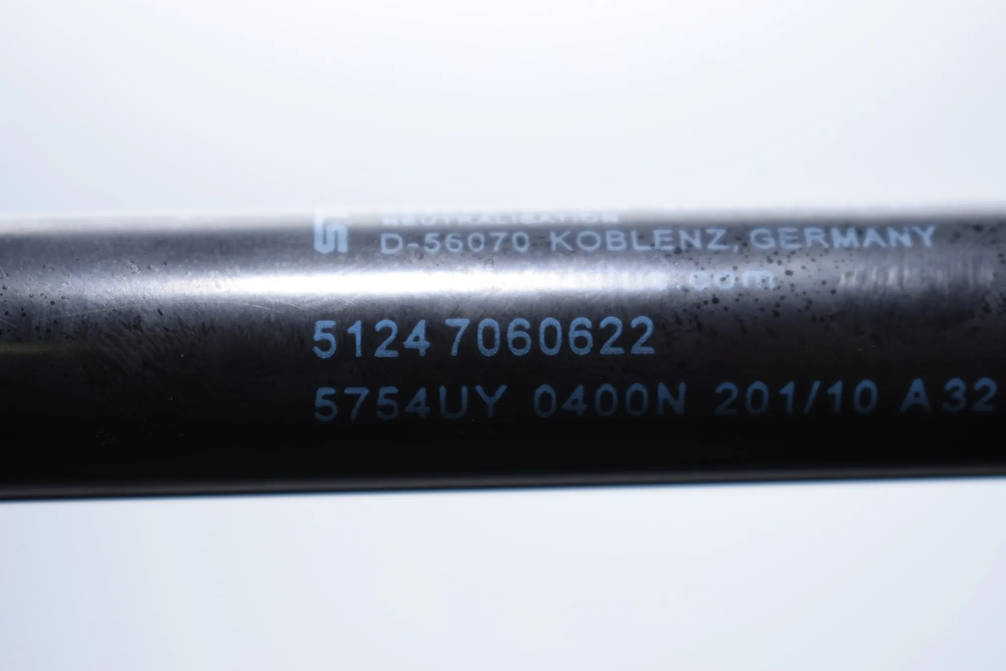 Right Side Tailgate Gas Strut – OEM 7060622 · BMW 1 (E87) 118 d 2010 – 8