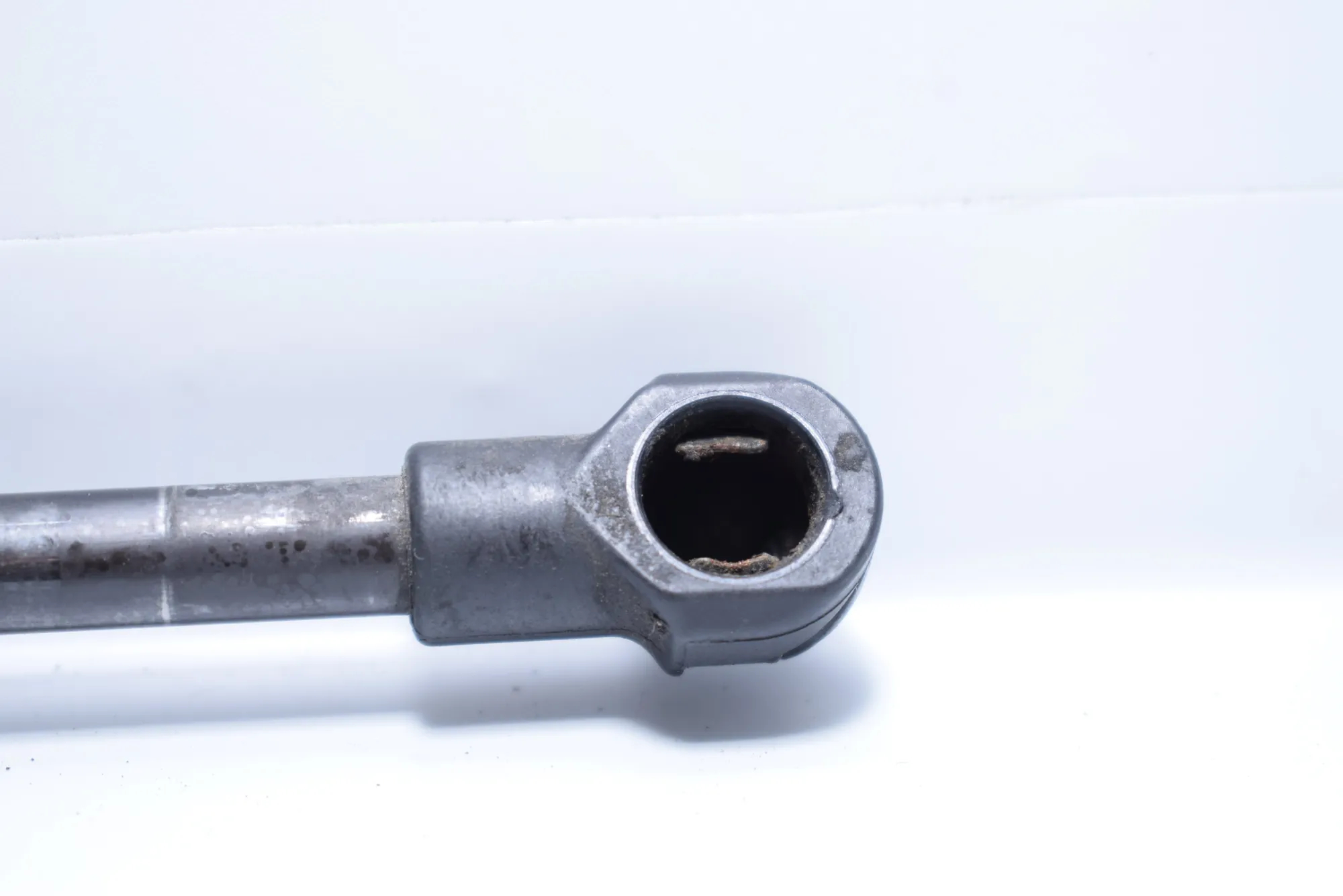 Right Side Tailgate Gas Strut – OEM 7060622 · BMW 1 (E87) 118 d 2010 – 4