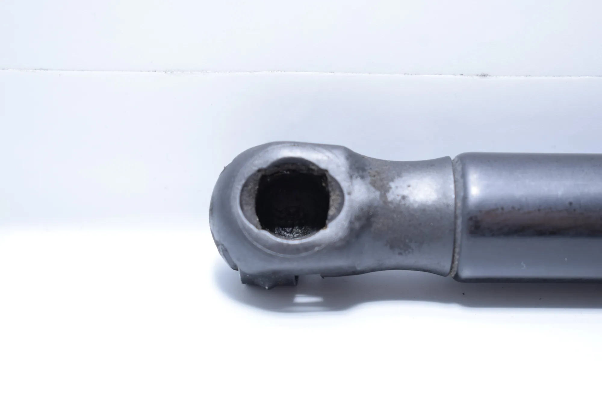 Right Side Tailgate Gas Strut – OEM 7060622 · BMW 1 (E87) 118 d 2010 – 2