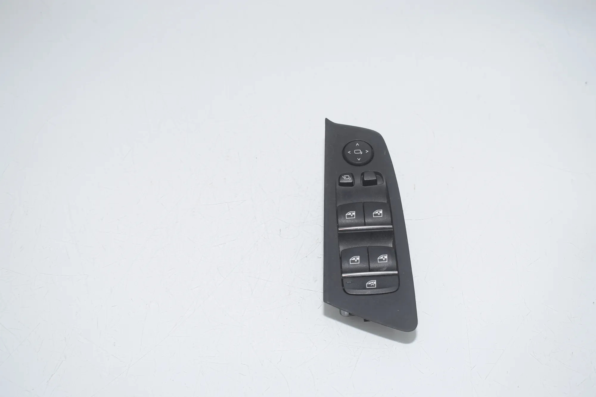 Front Left Door Window Switch – OEM 6832729 · BMW 5 (G30) (2016 - -) 540 i 2017