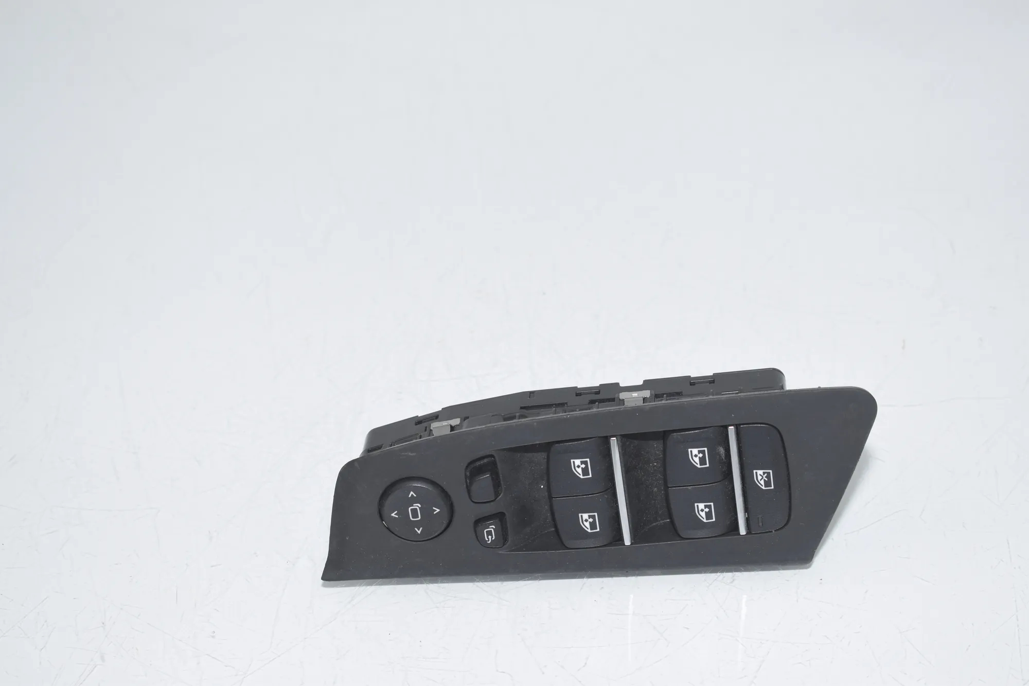 Front Left Door Window Switch – OEM 6832729 · BMW 5 (G30) (2016 - -) 540 i 2017 – 2