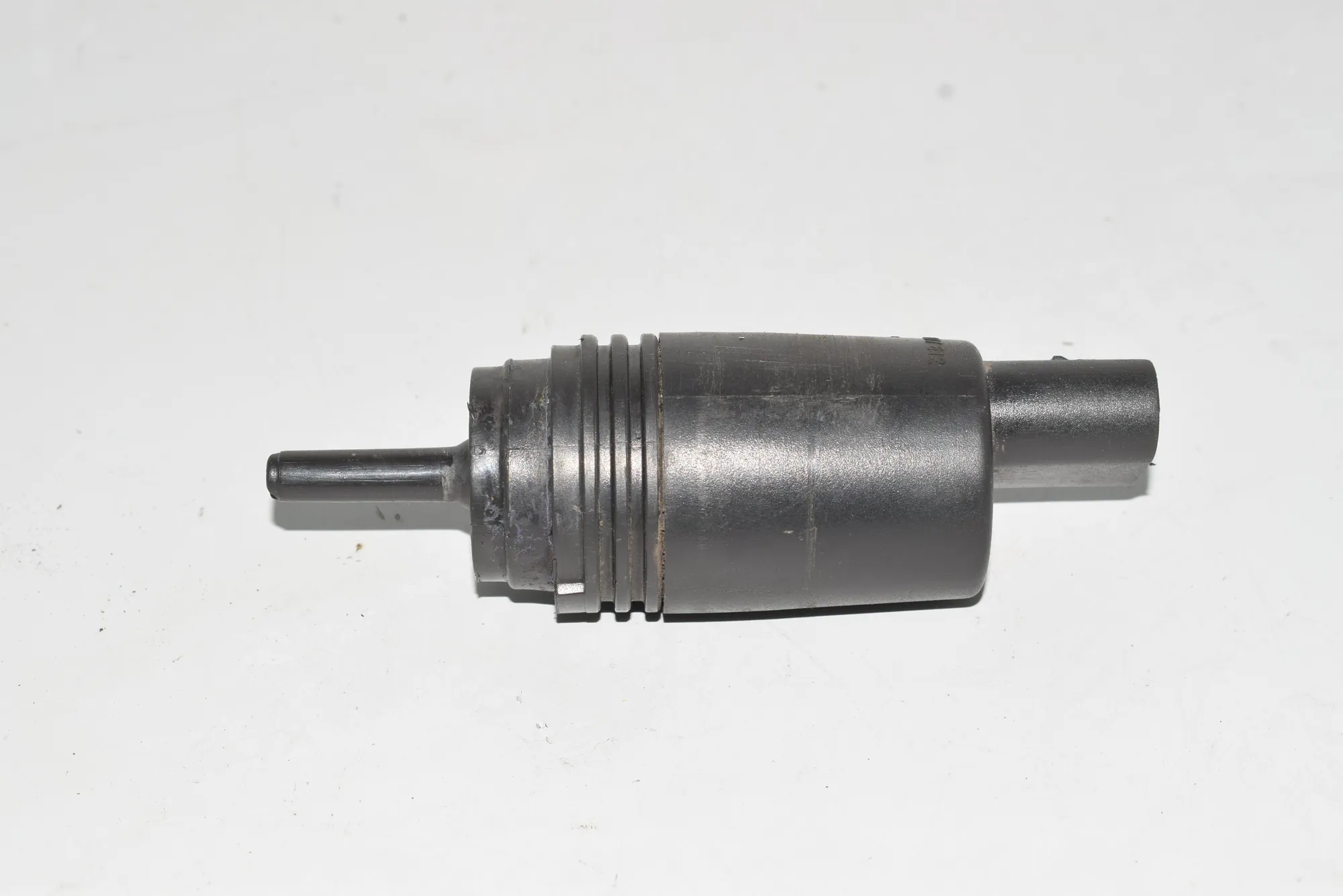 Washer Tank Motor – OEM 8377612 · BMW 7 (E38) 728 i, iL 1999 – 3
