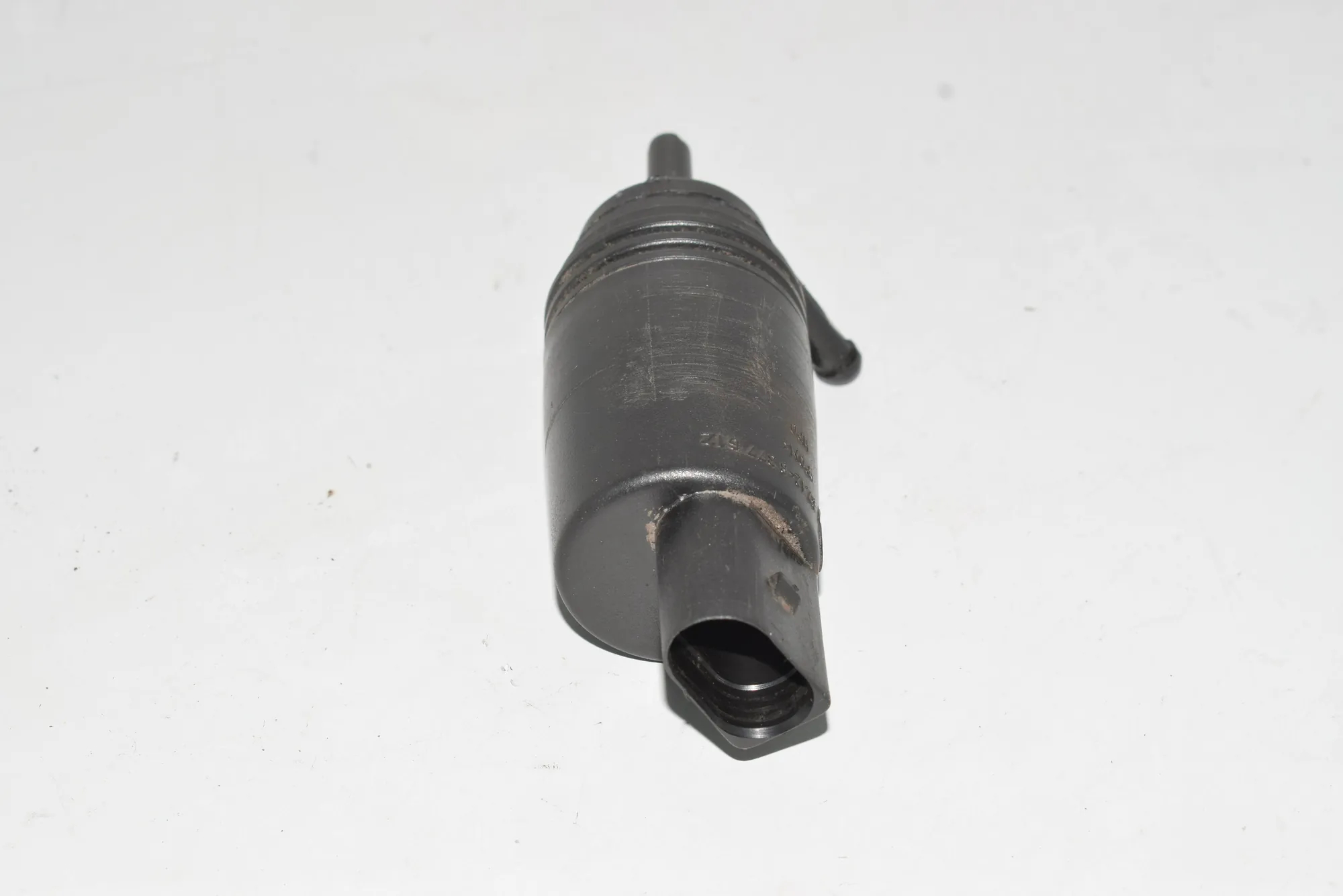 Washer Tank Motor – OEM 8377612 · BMW 7 (E38) 728 i, iL 1999 – 2
