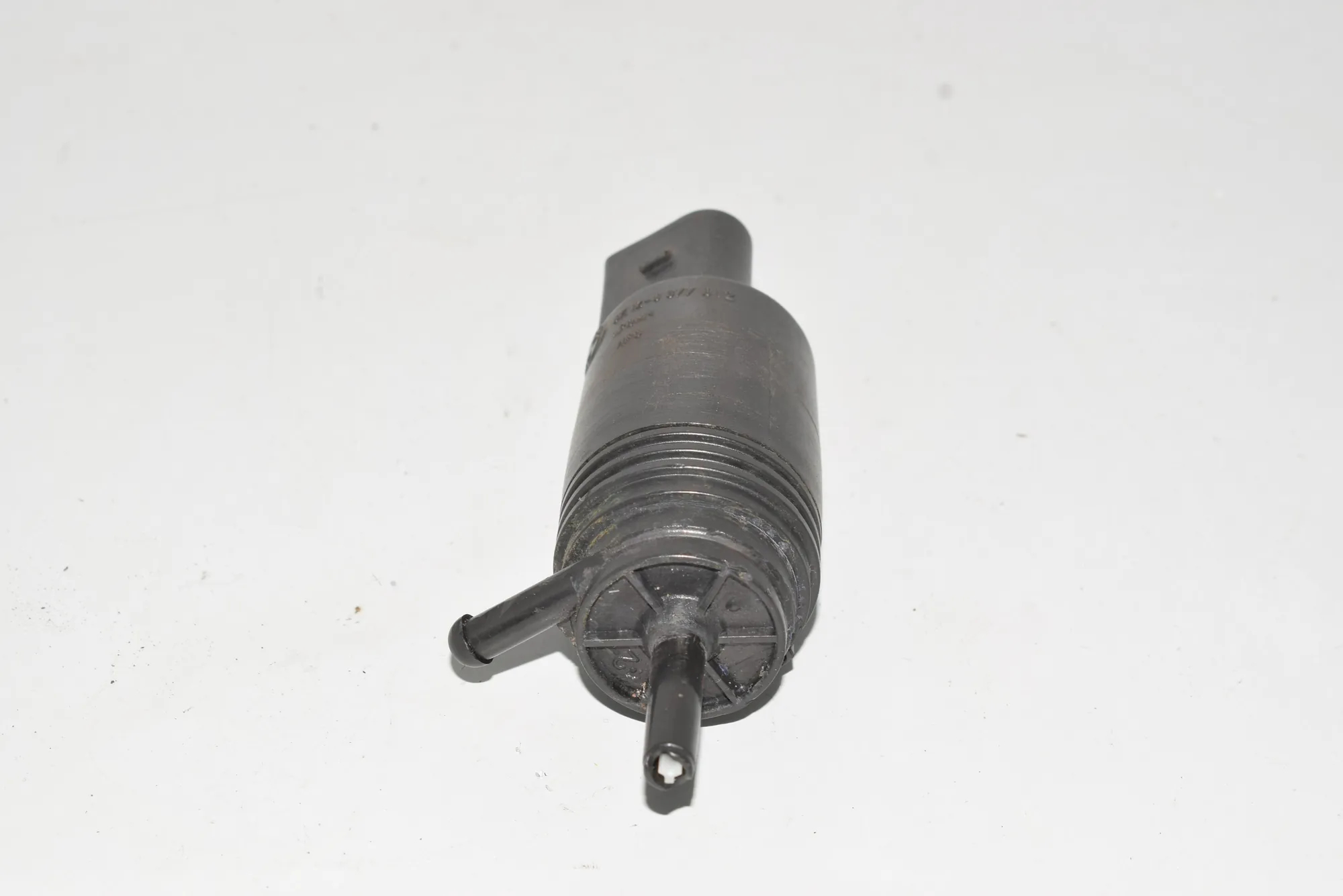 Washer Tank Motor – OEM 8377612 · BMW 7 (E38) 728 i, iL 1999 – 4