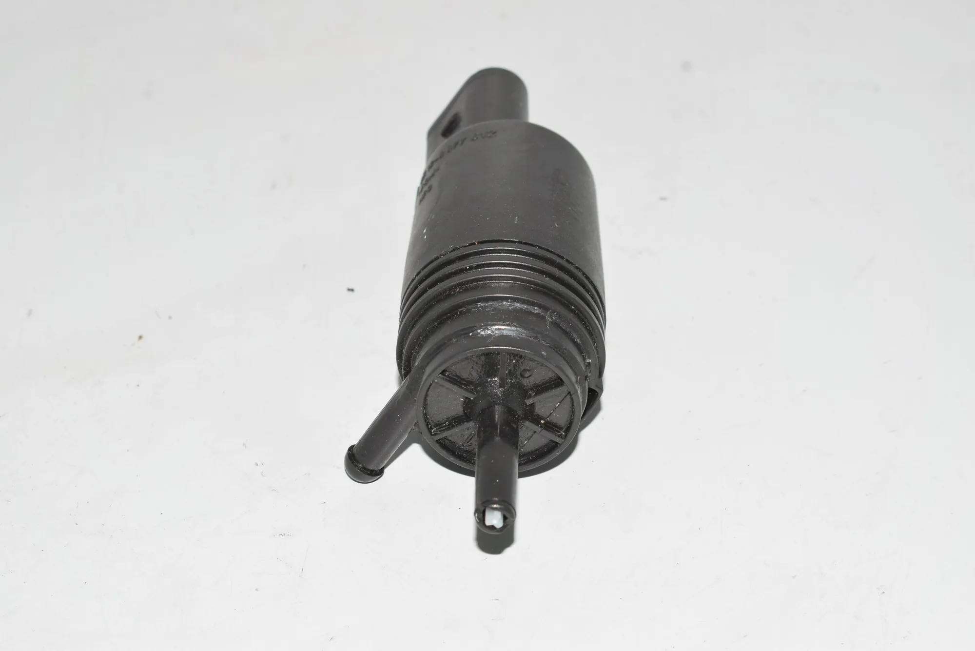 Washer Tank Motor – OEM 8377612 · BMW 7 (E38) 728 i, iL 1999 – 6