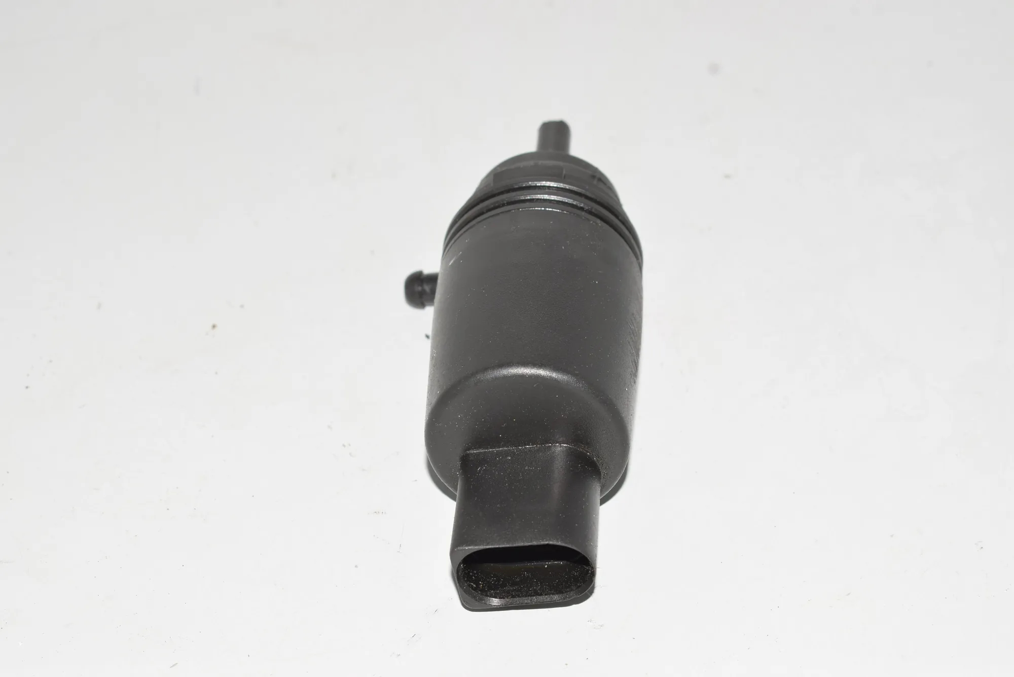 Washer Tank Motor – OEM 8377612 · BMW 7 (E38) 728 i, iL 1999