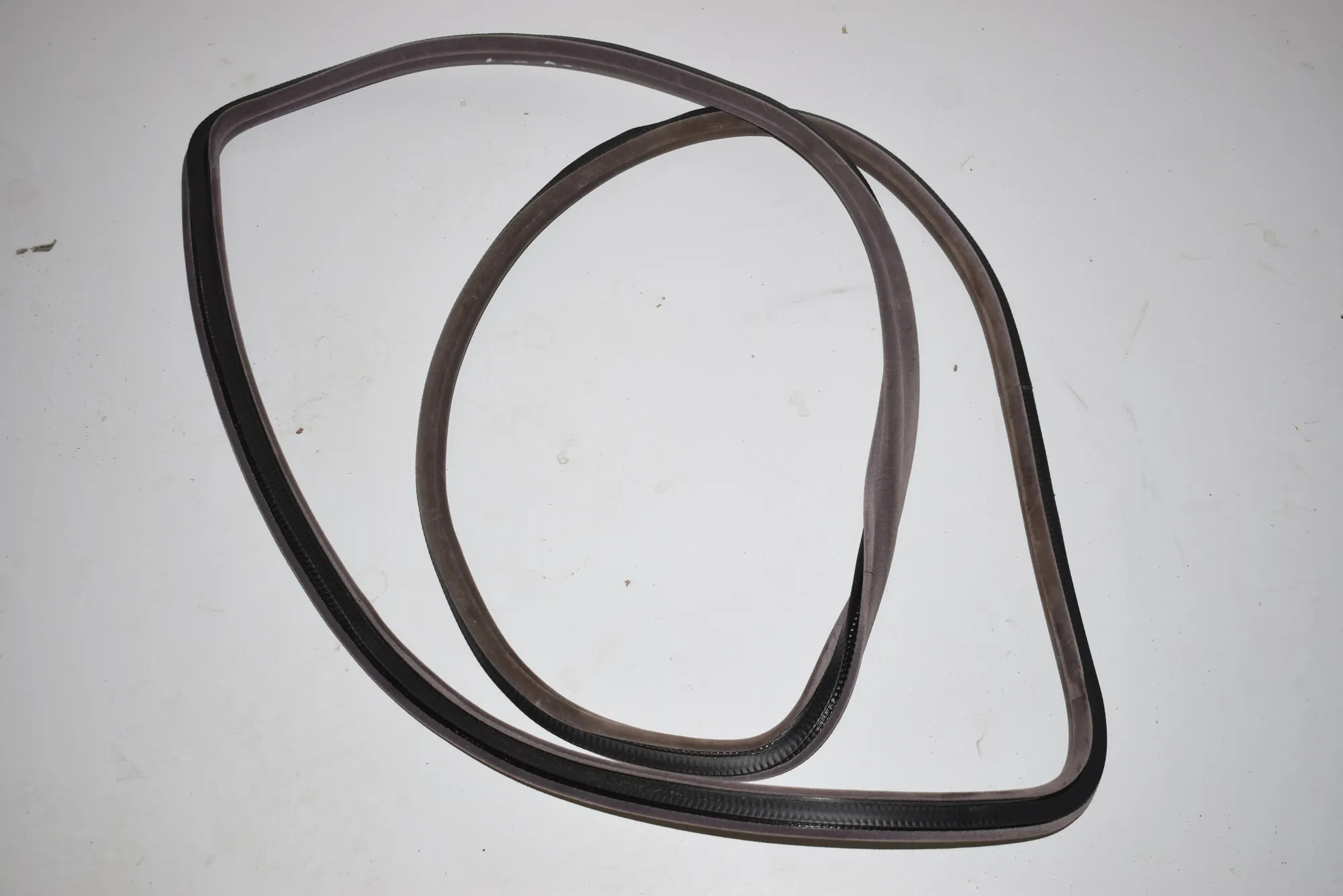 Rear Right Door Seal Rubber – OEM NA · BMW 7 (E38) 728 i, iL 1999 – 2