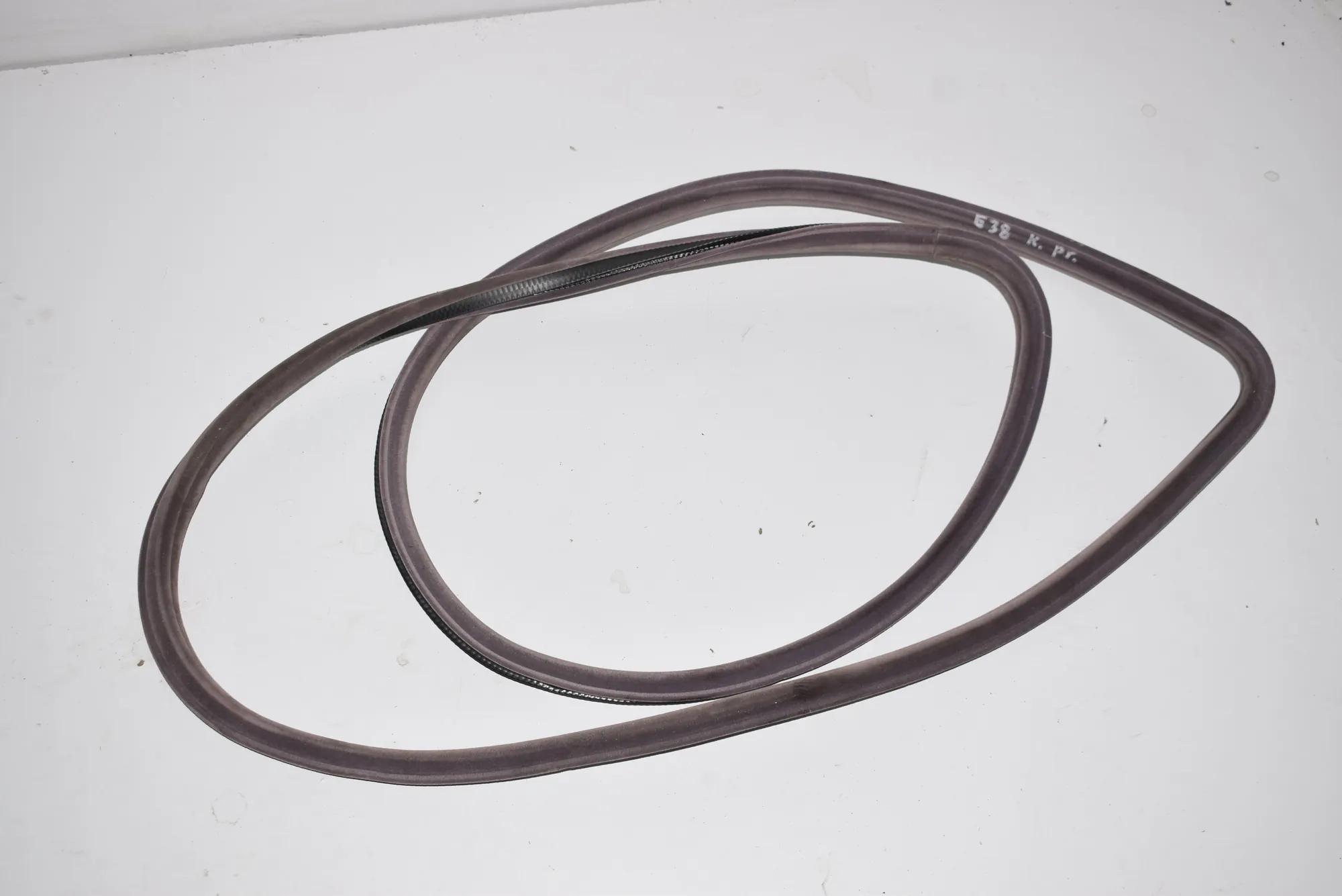 Front Left Door Seal Rubber – OEM NA · BMW 7 (E38) 728 i, iL 1999 – 2