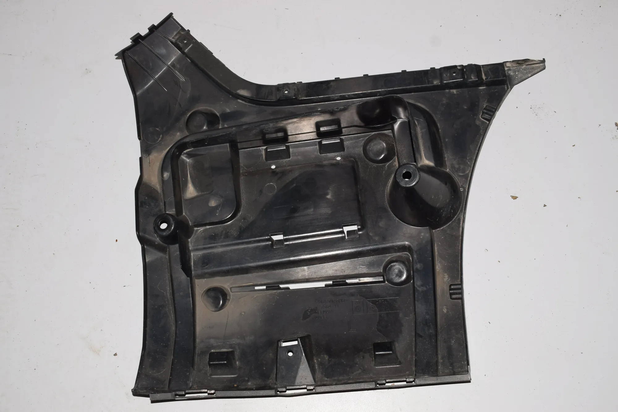 Rear Left Bumper Bracket – OEM 7183885 · BMW 7 (F01, F02) BMW 7 (F01, F02) 2010 – 2