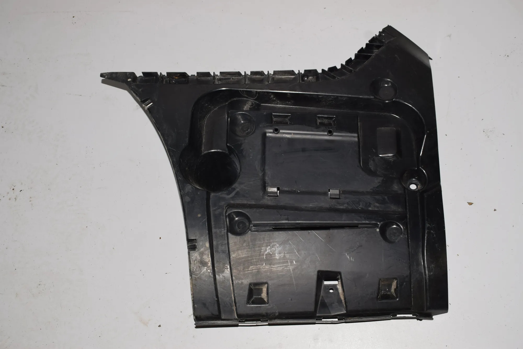 Rear Left Bumper Bracket – OEM 7183885 · BMW 7 (F01, F02) BMW 7 (F01, F02) 2010