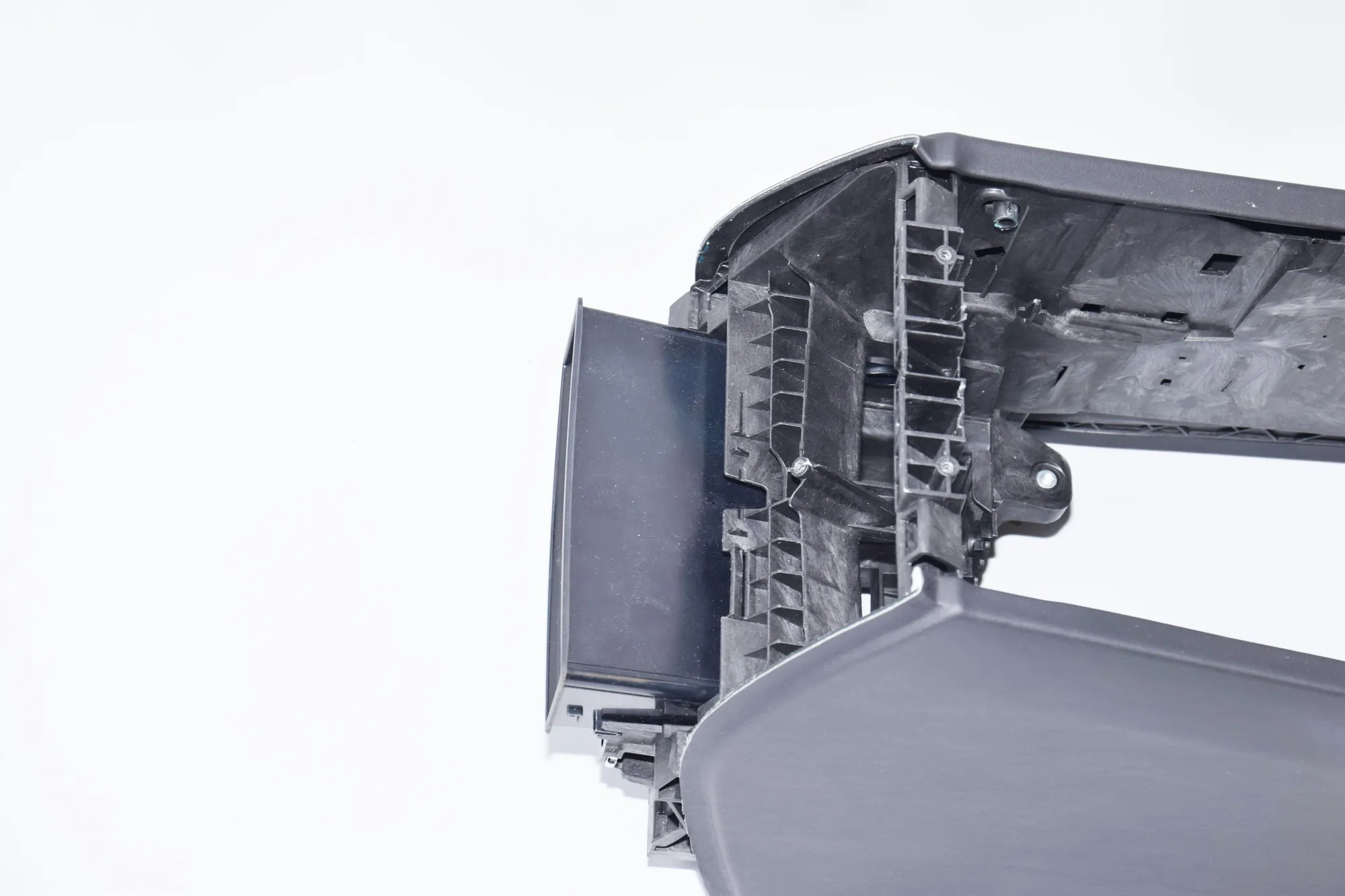 Armrest – OEM 5847704 · BMW 7 (G11, G12) BMW 7 (G11, G12) 2016 – 4