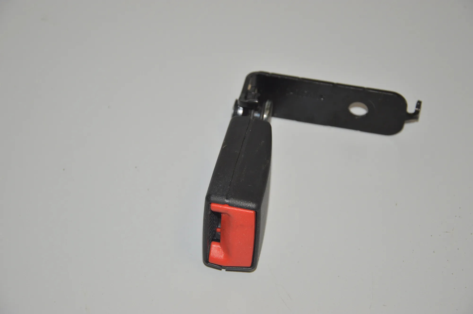 Rear Middle Seat Buckle – OEM 7226393 · BMW 6 Coupe (F13) BMW 6 Coupe (F13) 2015