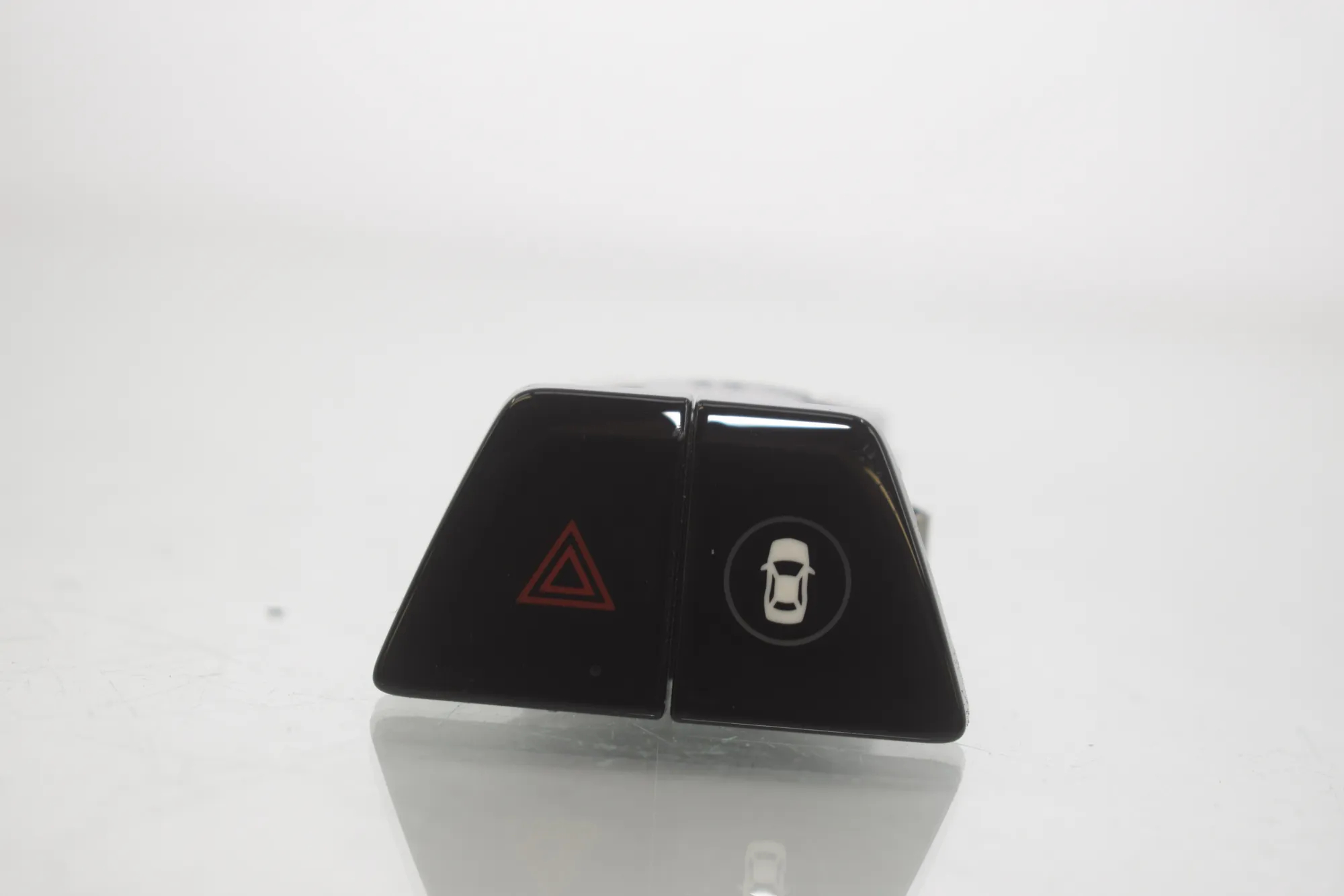 Hazard Button – OEM 6993047 · BMW 5 (G30) (2016 - -) 540 i 2017 – 3