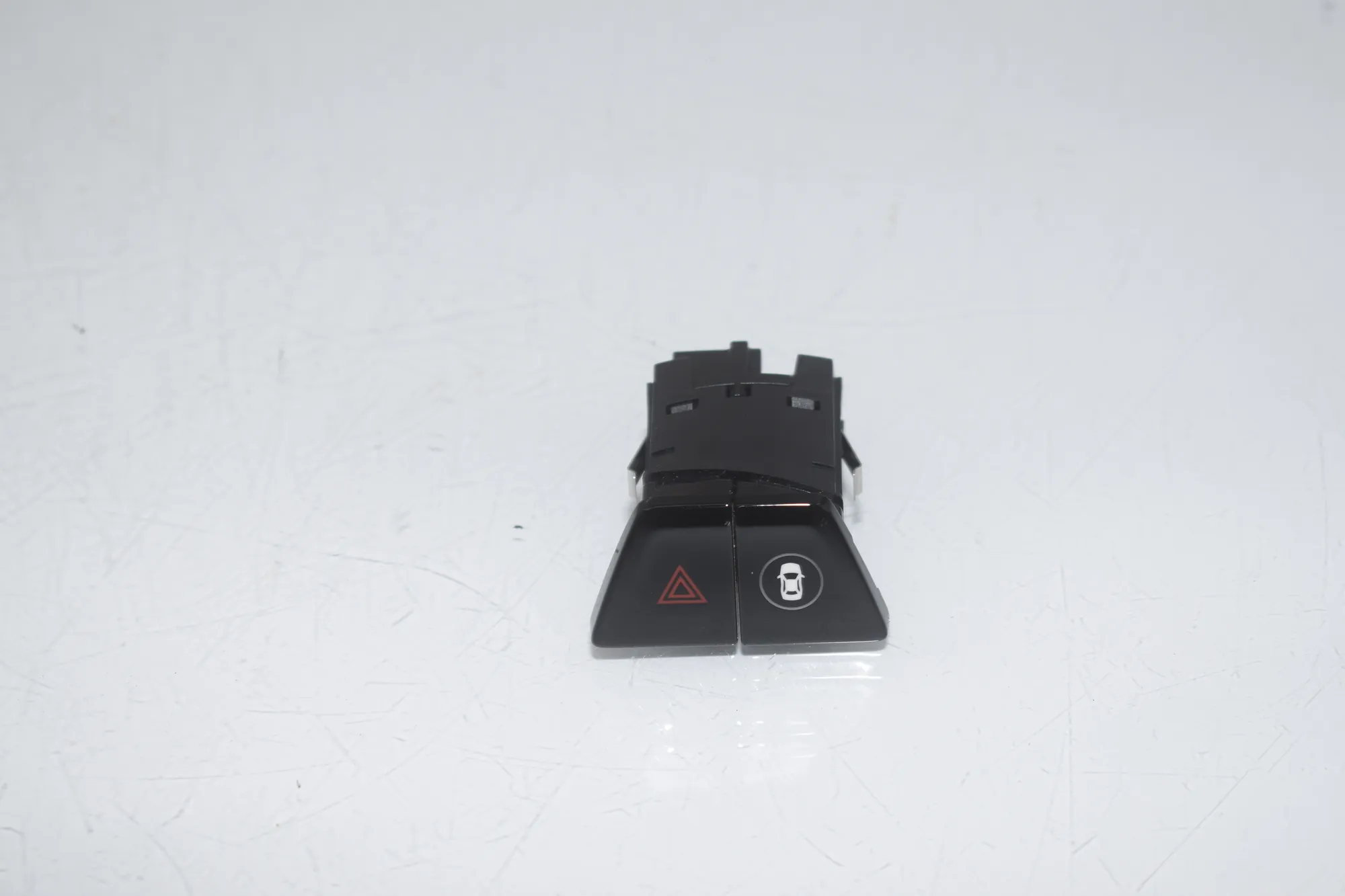 Hazard Button – OEM 6993047 · BMW 5 (G30) (2016 - -) 540 i 2017