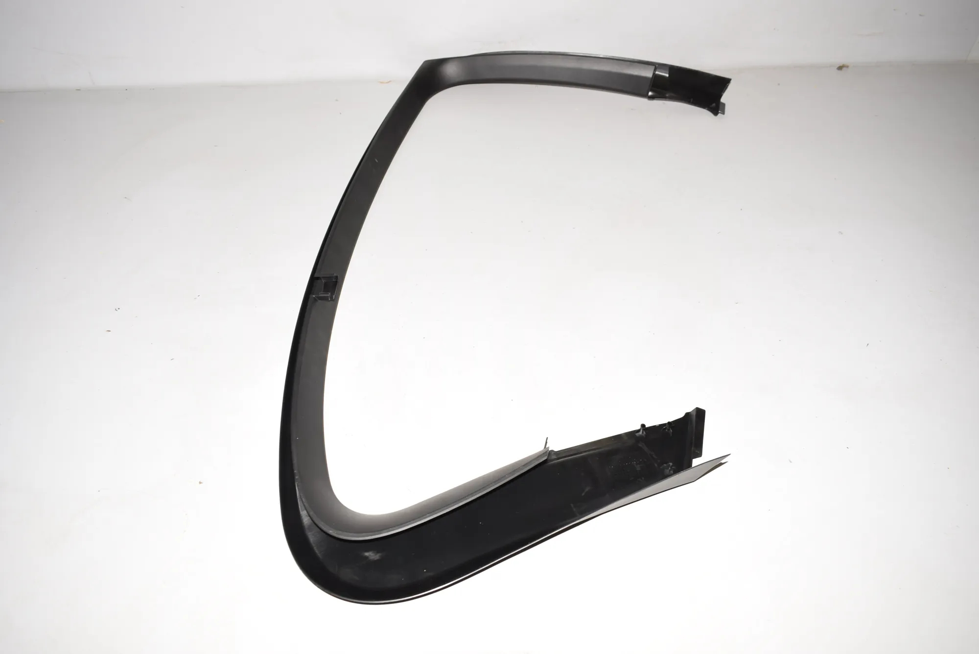 Rear Right Door Molding – OEM 7357460 · BMW 7 (G11, G12) BMW 7 (G11, G12) 2017 – 3