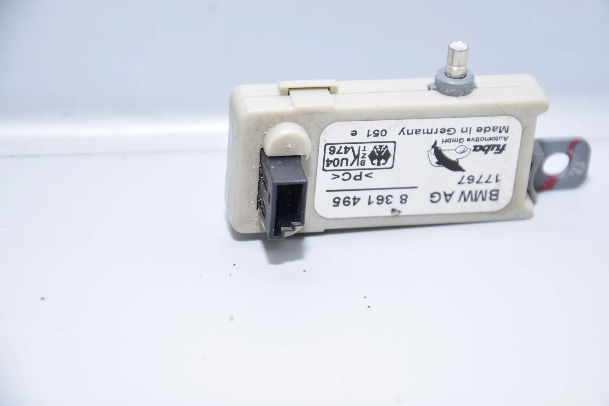 Antenna Amplifier – OEM 8361495 · BMW 5 Touring (E39) BMW 5 Touring (E39) 2001 – 4
