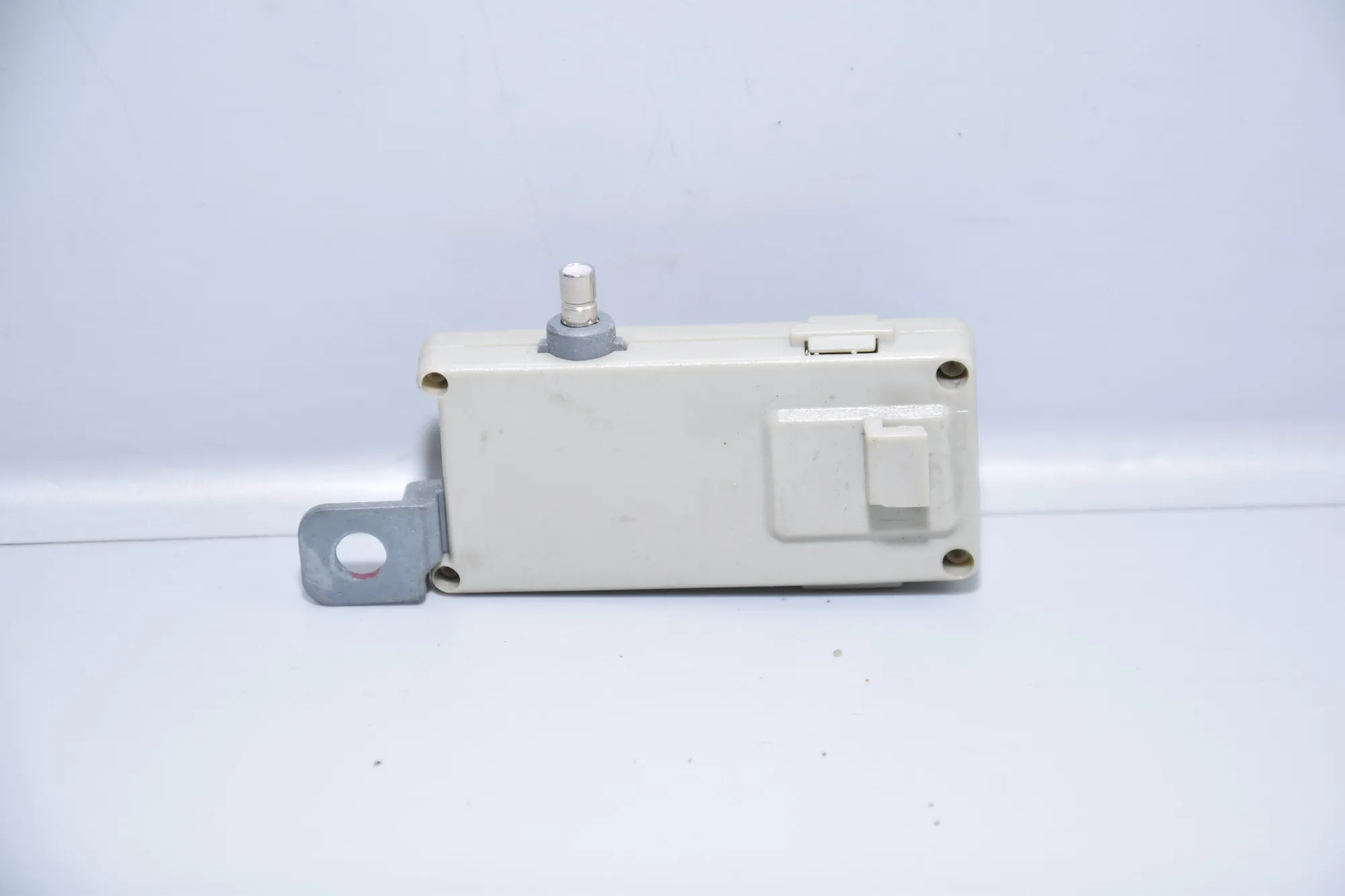 Antenna Amplifier – OEM 8361495 · BMW 5 Touring (E39) BMW 5 Touring (E39) 2001 – 2