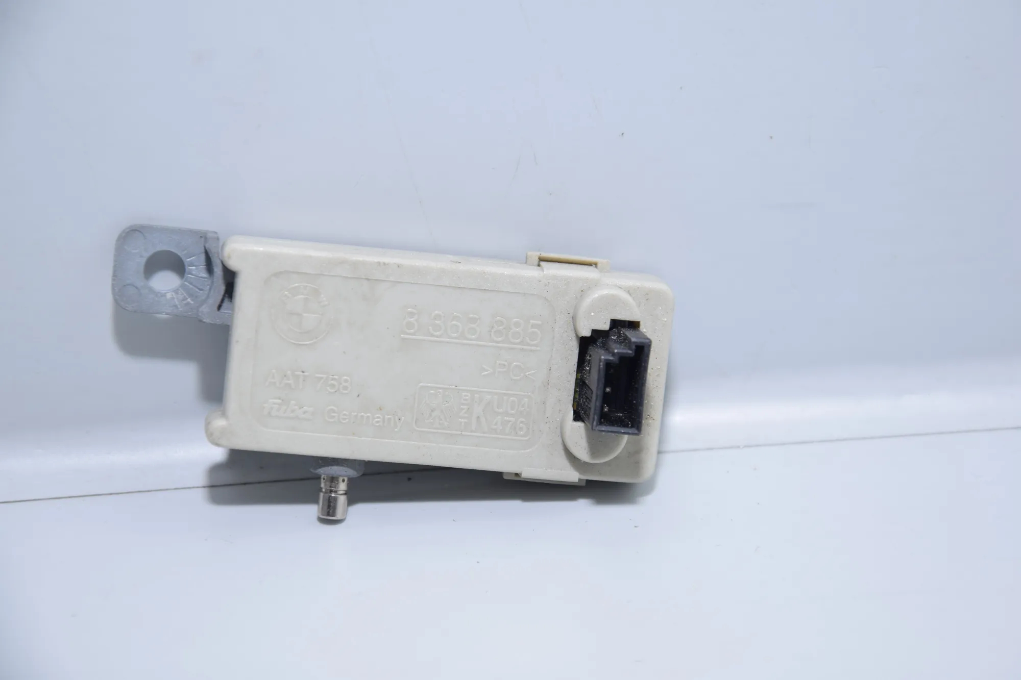 Antenna Amplifier – OEM 8368885 · BMW 5 Touring (E39) BMW 5 Touring (E39) 2001