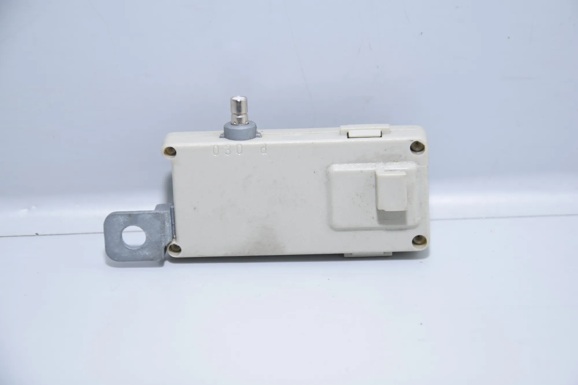 Antenna Amplifier – OEM 8368885 · BMW 5 Touring (E39) BMW 5 Touring (E39) 2001 – 2