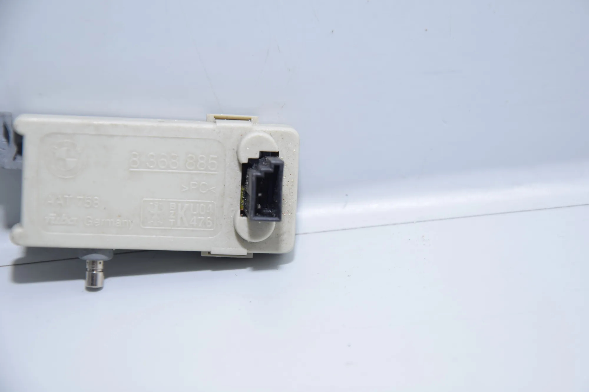 Antenna Amplifier – OEM 8368885 · BMW 5 Touring (E39) BMW 5 Touring (E39) 2001 – 3