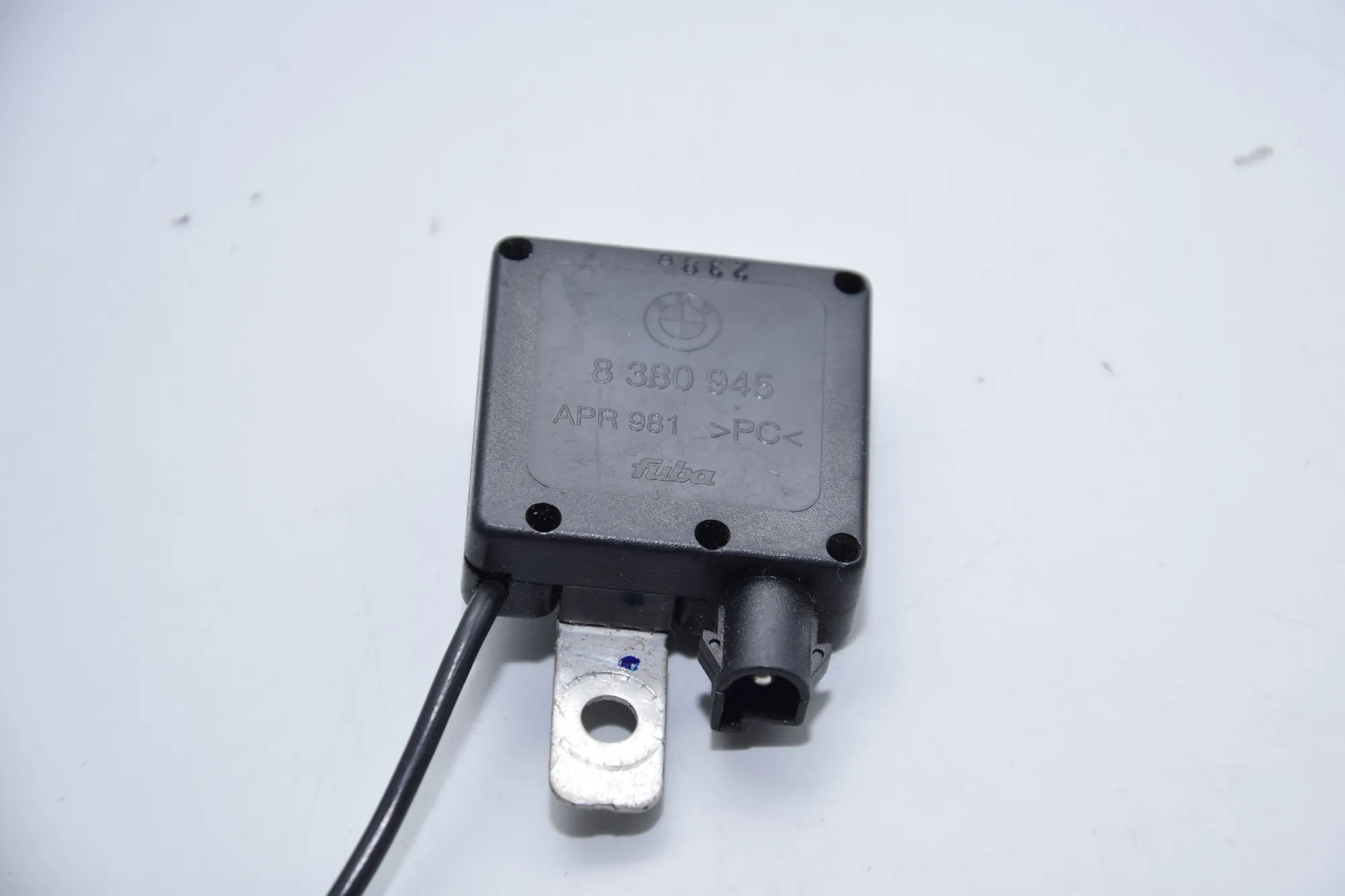Antenna Amplifier – OEM 8380945 · BMW 5 (E39) BMW 5 (E39) 1999 – 3