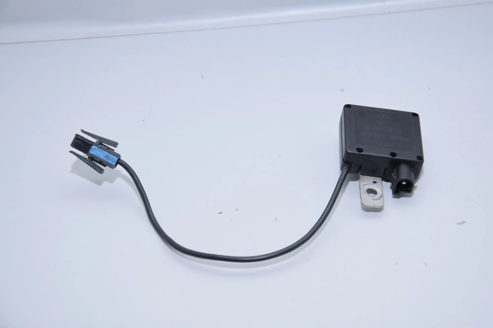 Antenna Amplifier – OEM 8380945 · BMW 5 (E39) BMW 5 (E39) 1999