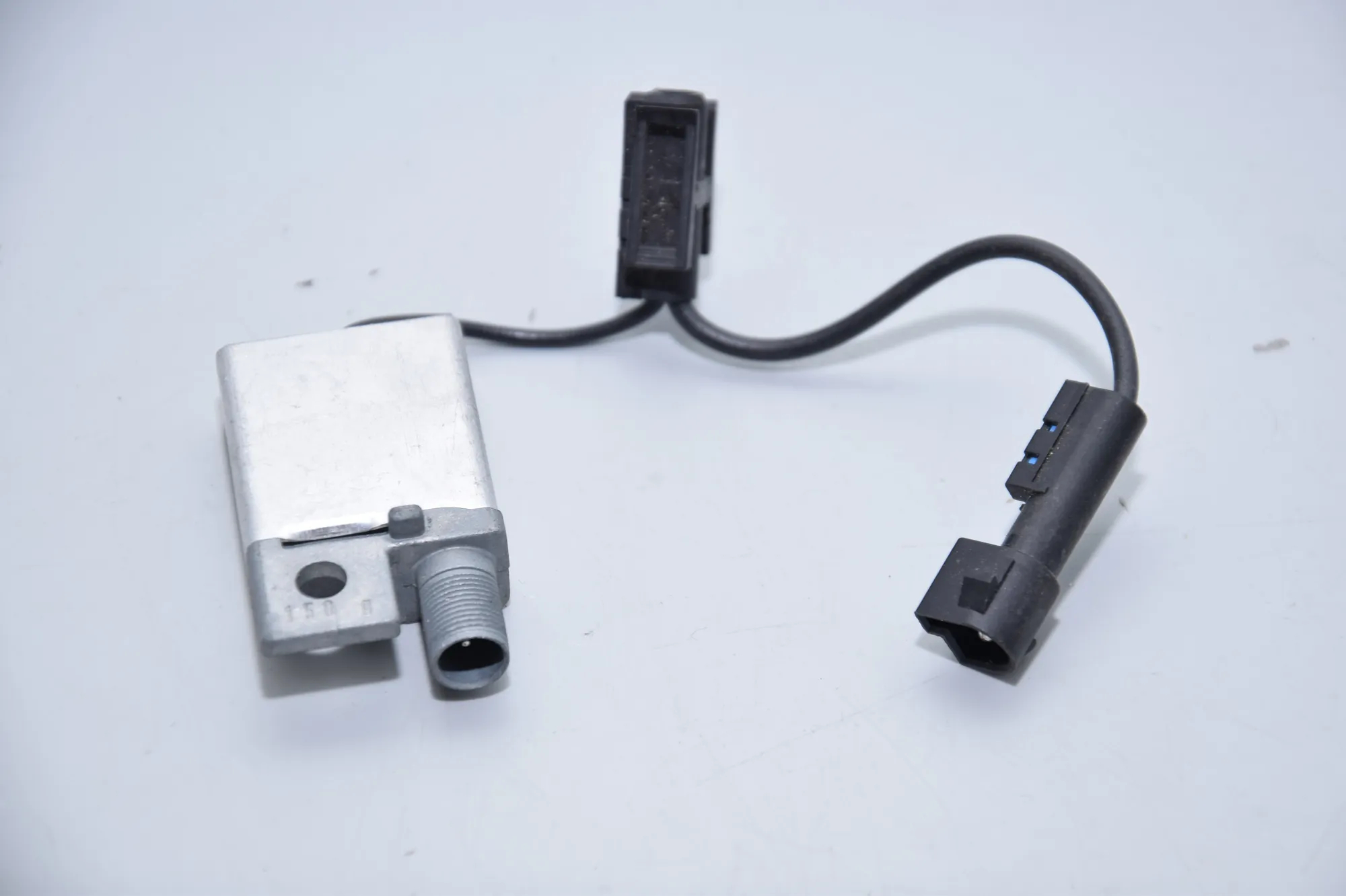 Antenna Amplifier – OEM 8362532 · BMW 5 (E39) BMW 5 (E39) 2000 – 2