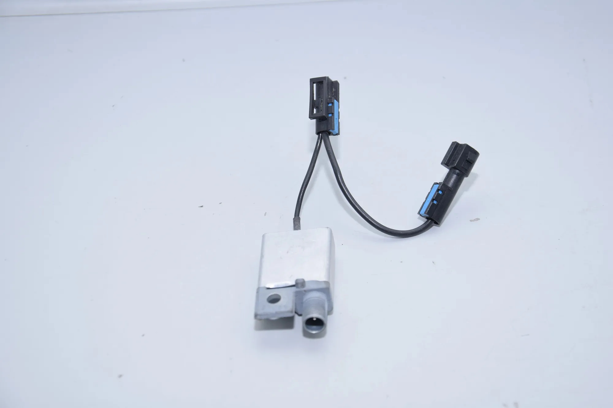 Antenna Amplifier – OEM 8375225 · BMW 7 (E38) BMW 7 (E38) 1997 – 2