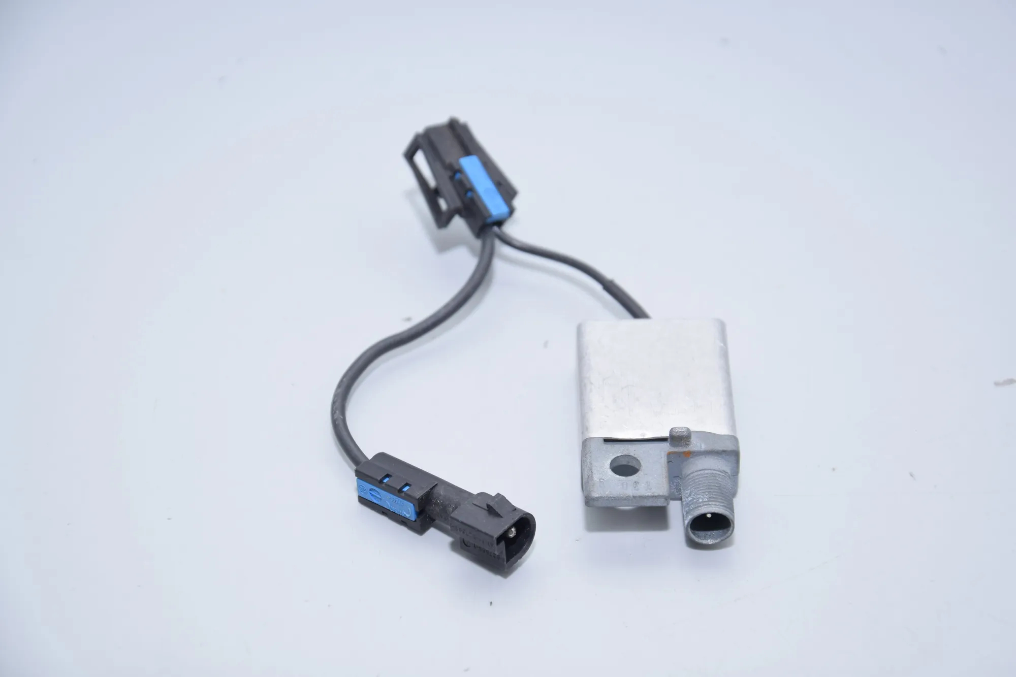 Antenna Amplifier – OEM 8375224 · BMW 7 (E38) BMW 7 (E38) 2000 – 2