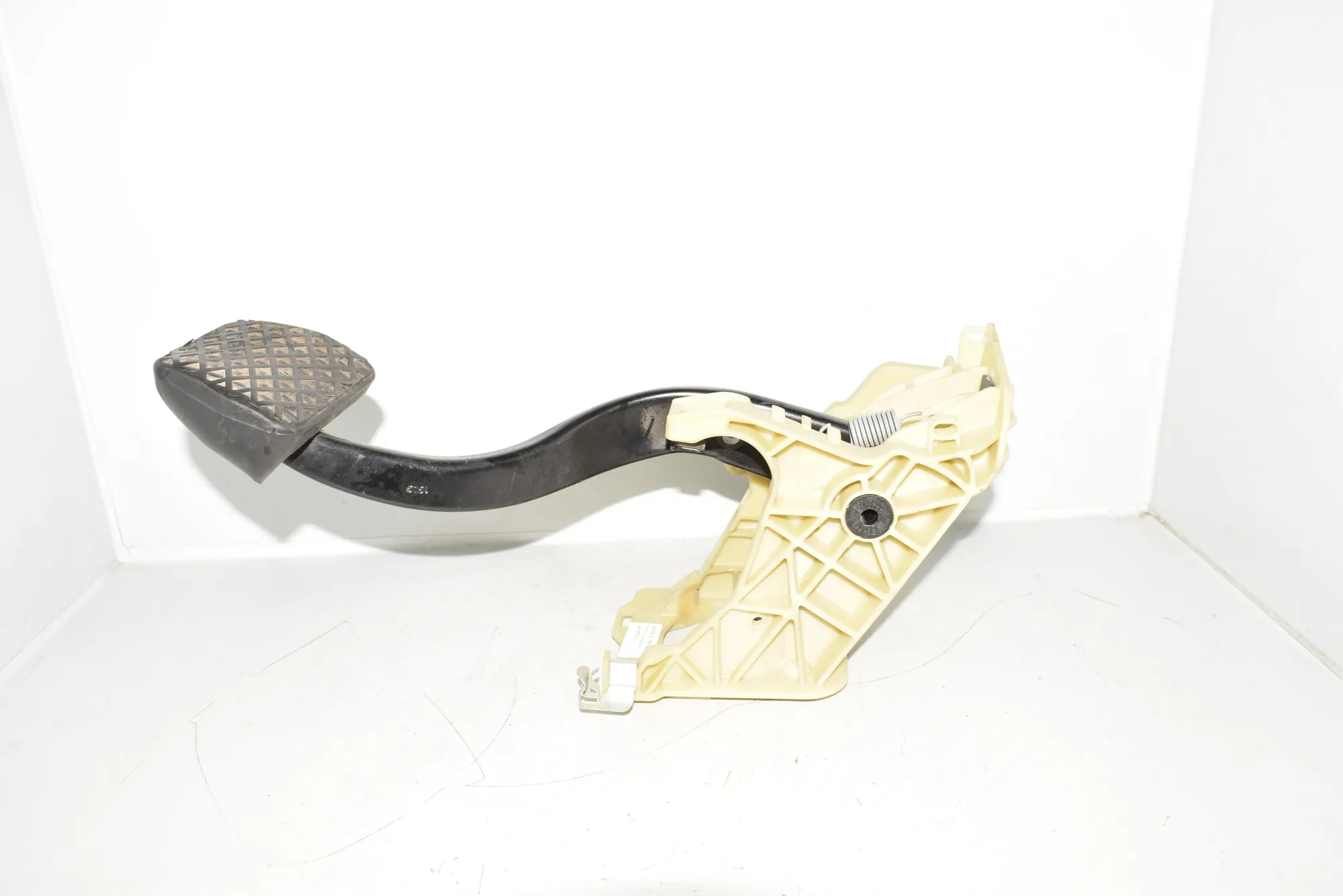 Brake Pedal – OEM 6759947 · BMW 5 (E60) BMW 5 (E60) 2004 – 6