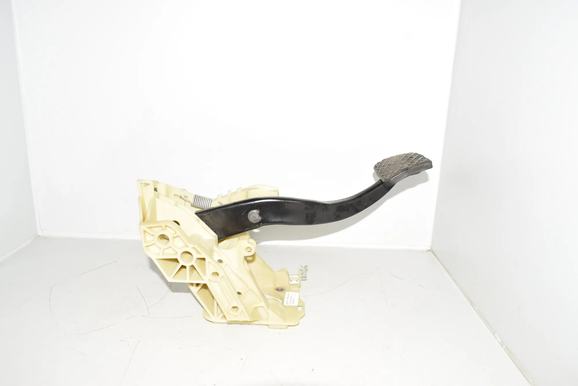 Brake Pedal – OEM 6759947 · BMW 5 (E60) BMW 5 (E60) 2004 – 5