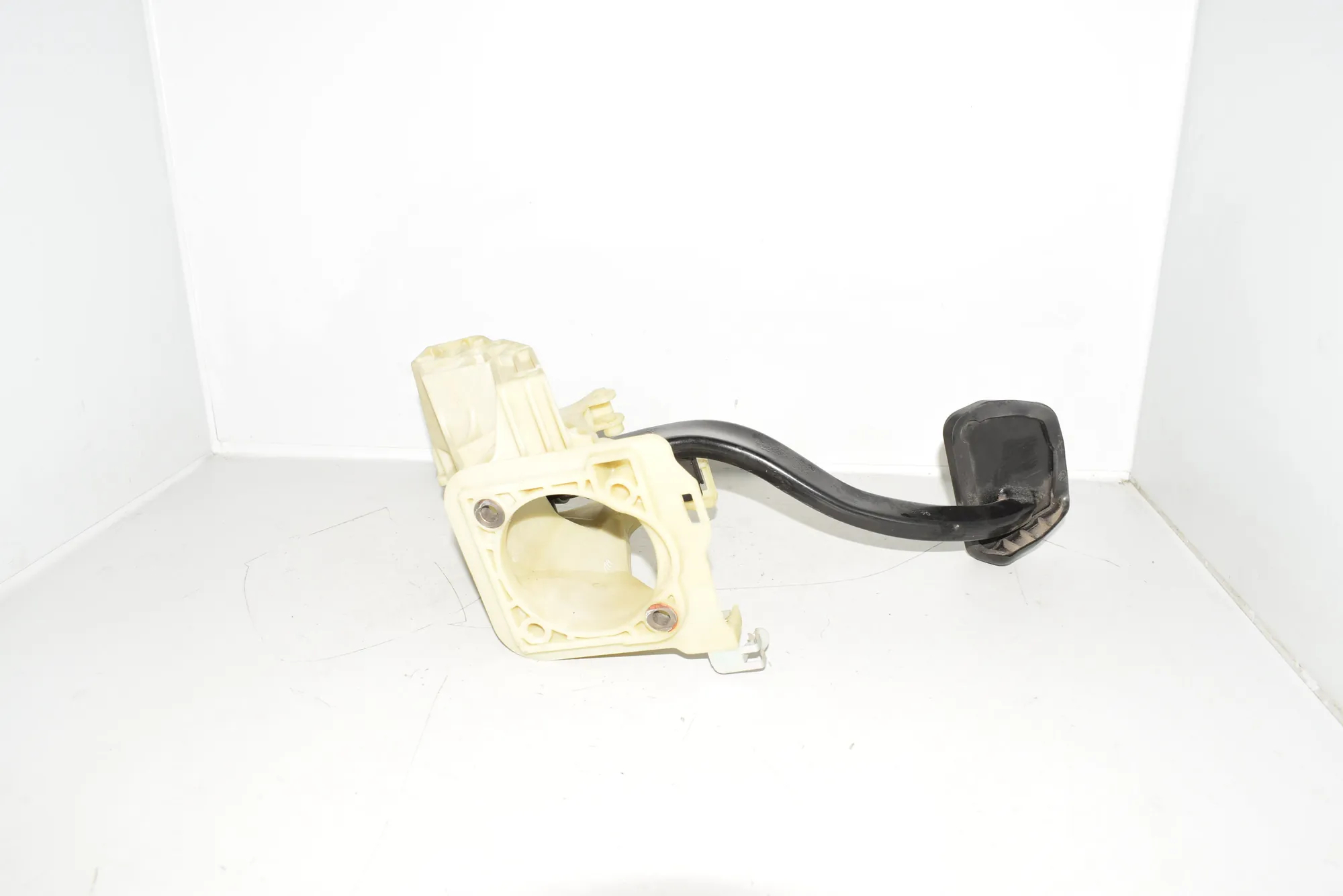 Brake Pedal – OEM 6759947 · BMW 5 (E60) BMW 5 (E60) 2004