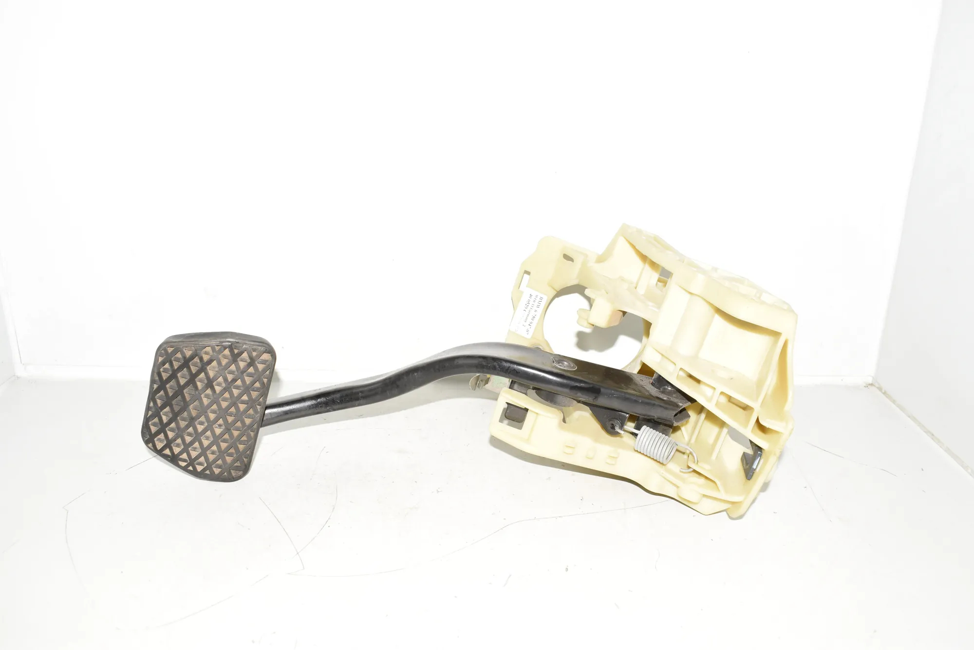 Brake Pedal – OEM 6759947 · BMW 5 (E60) BMW 5 (E60) 2004 – 3