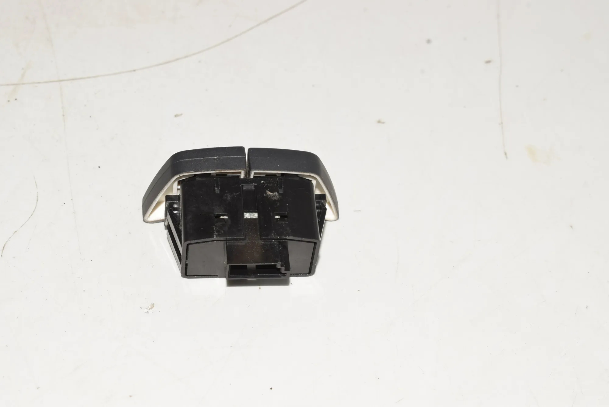 Switches – OEM 6921669 · BMW 5 (E60) BMW 5 (E60) 2005 – 5