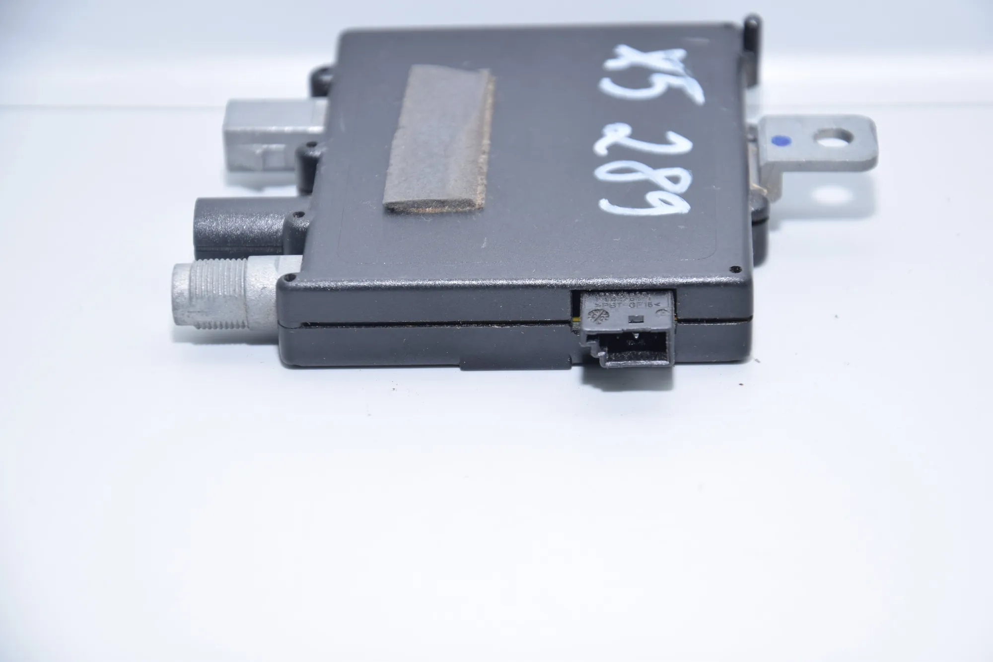 Antenna – OEM 6906070 · BMW X5 (E53) BMW X5 (E53) 2000 – 4