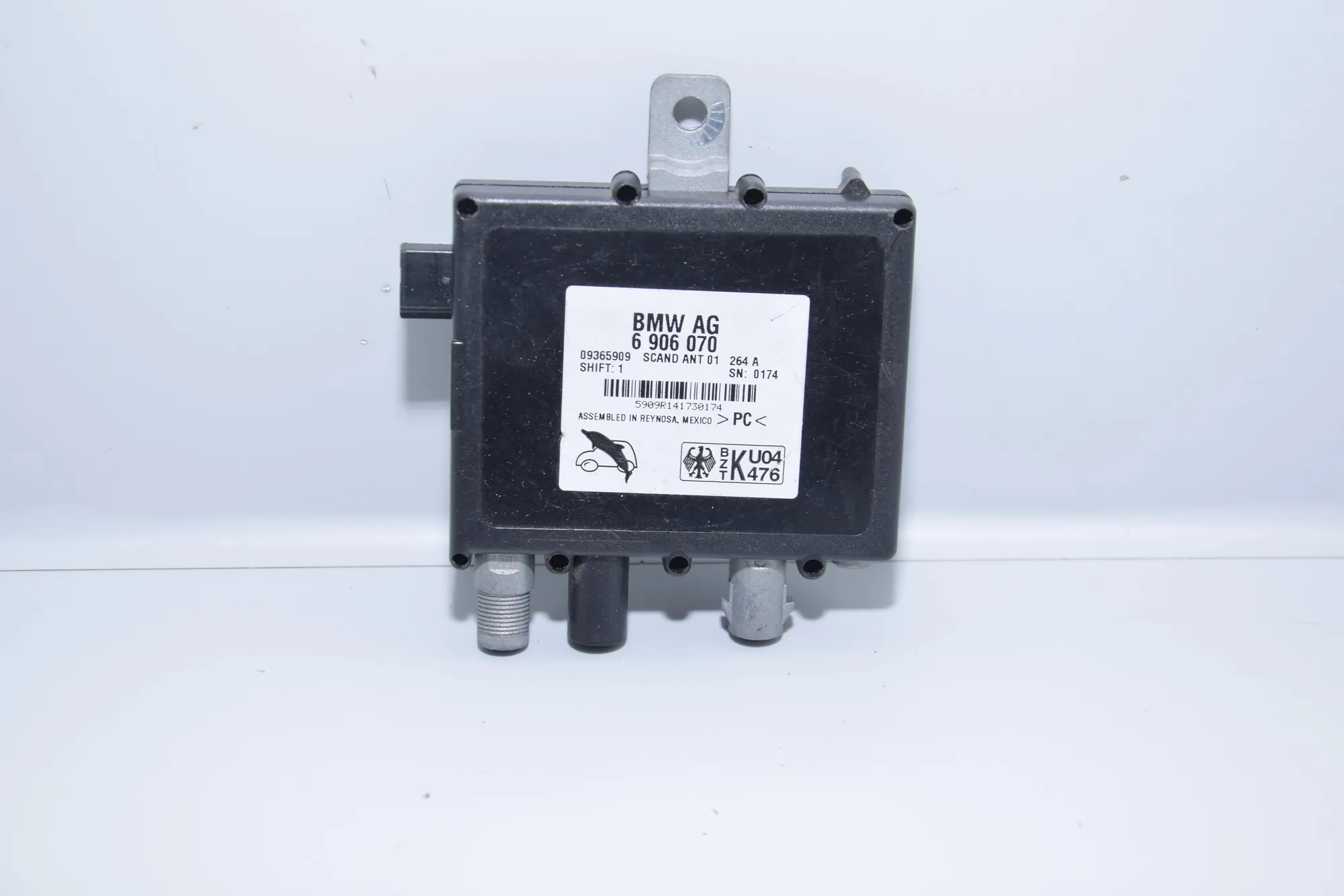 Antenna – OEM 6906070 · BMW X5 (E53) BMW X5 (E53) 2000