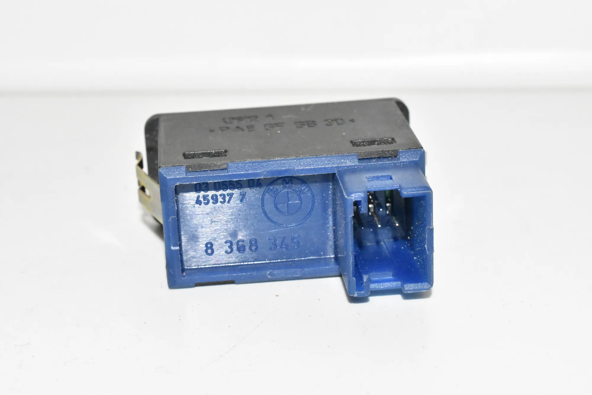 Switches – OEM 8368345 · BMW 7 (E38) BMW 7 (E38) 2000 – 3