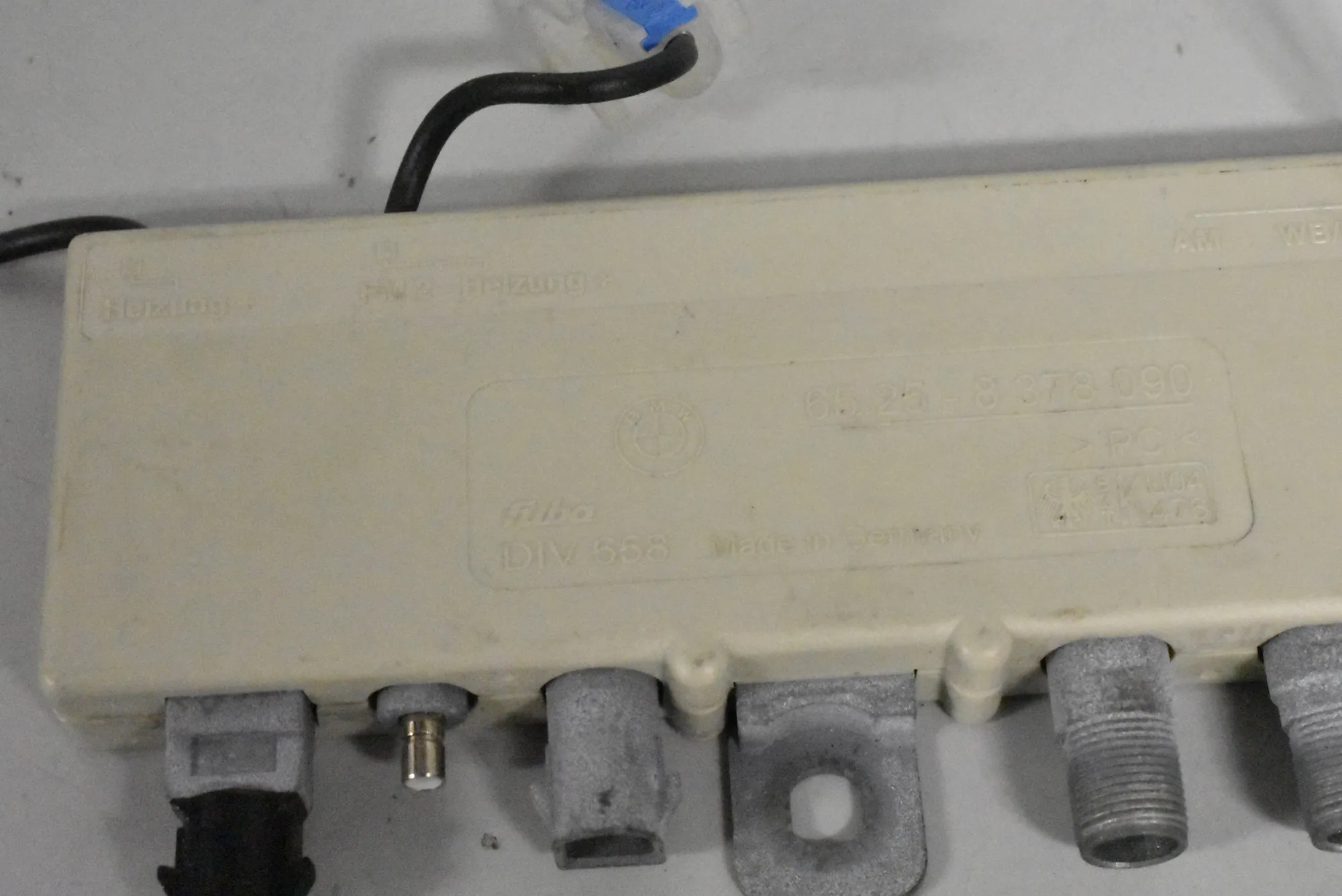Antenna – OEM 8378090 · BMW 5 (E39) BMW 5 (E39) 2001 – 9