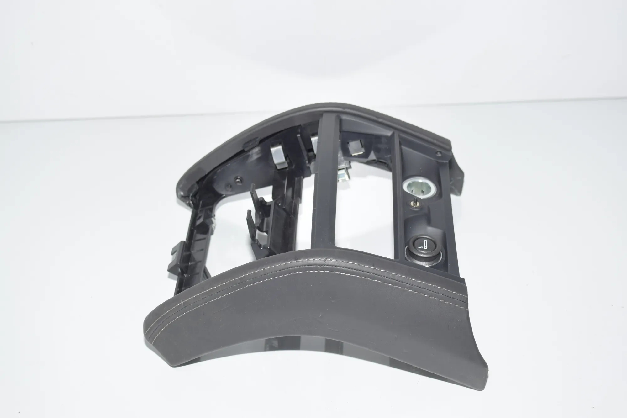Other Interior Parts – OEM 9302186 · BMW 7 (G11, G12) BMW 7 (G11, G12) 2016