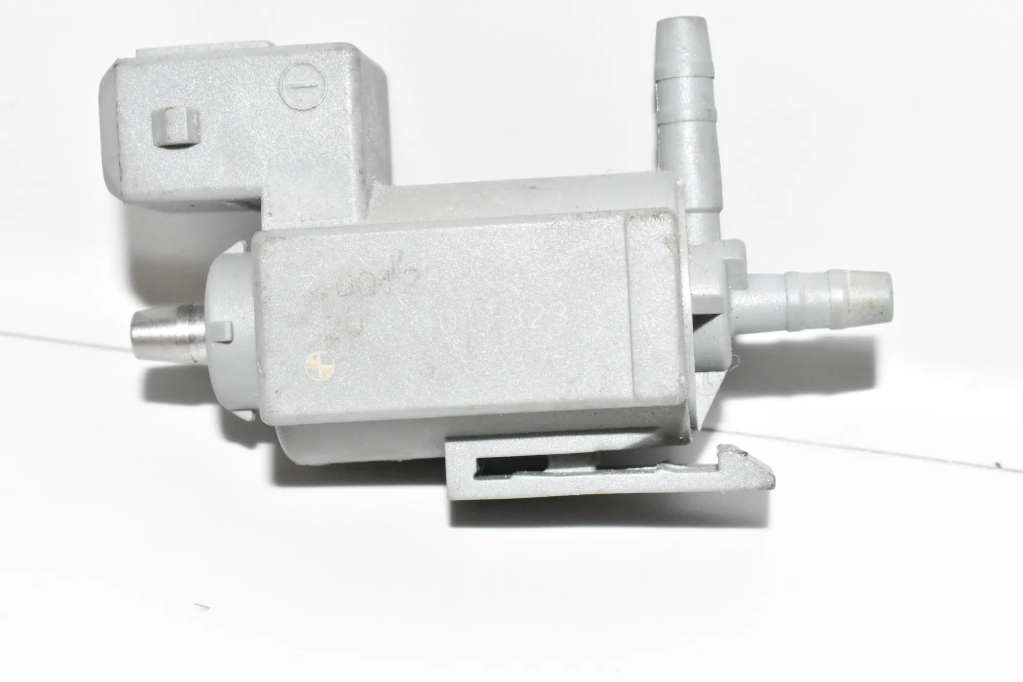 Solenoid Valve – OEM 7516376 · BMW 7 (E65, E66, E67) BMW 7 (E65, E66, E67) 2001 – 4