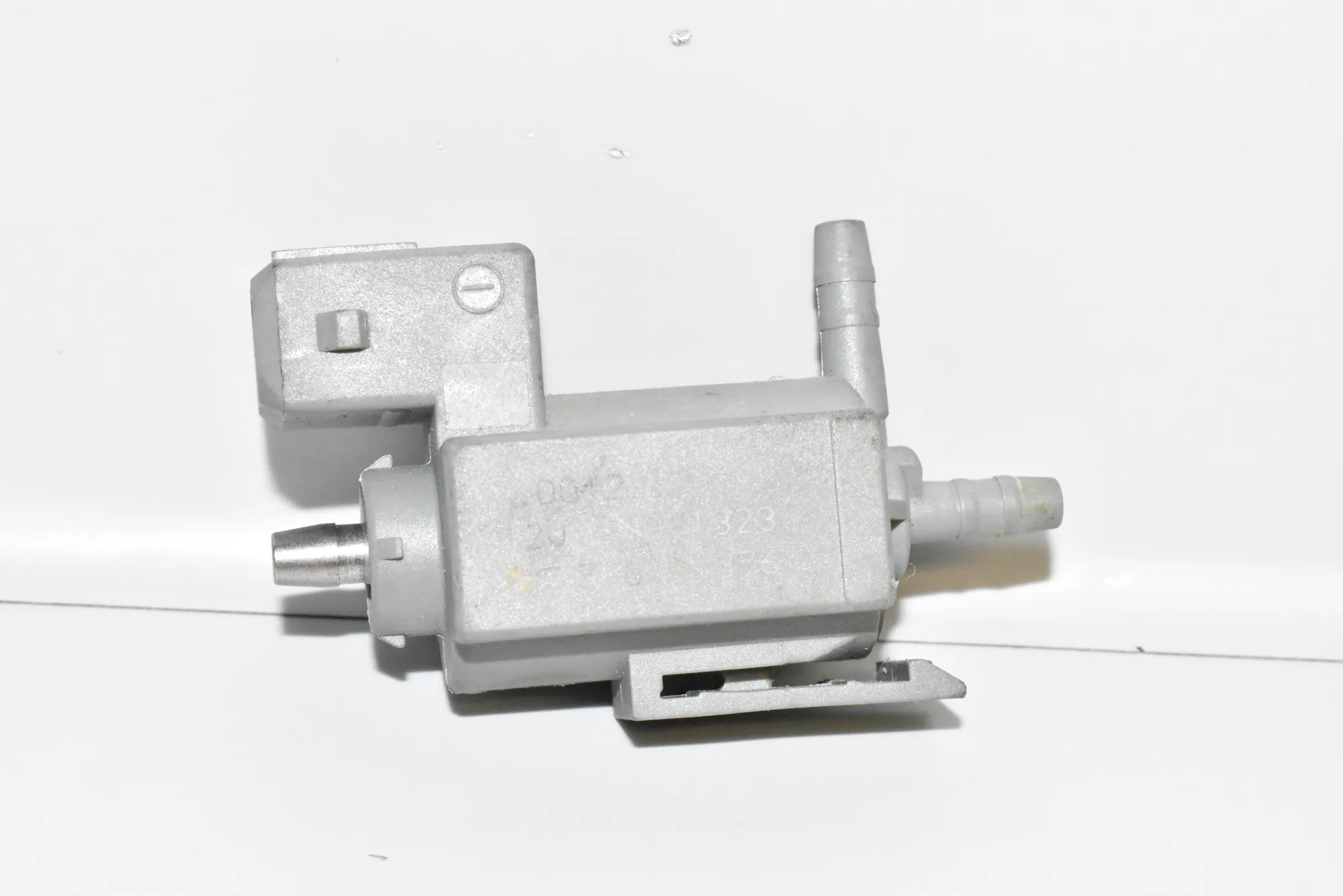 Solenoid Valve – OEM 7516376 · BMW 7 (E65, E66, E67) BMW 7 (E65, E66, E67) 2001