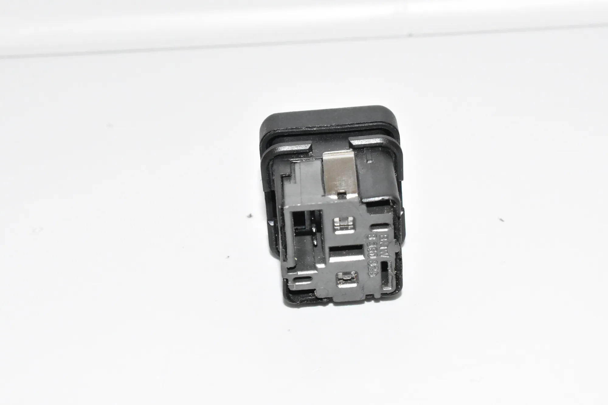 Switches – OEM 8360828 · BMW 5 (E39) BMW 5 (E39) 2001