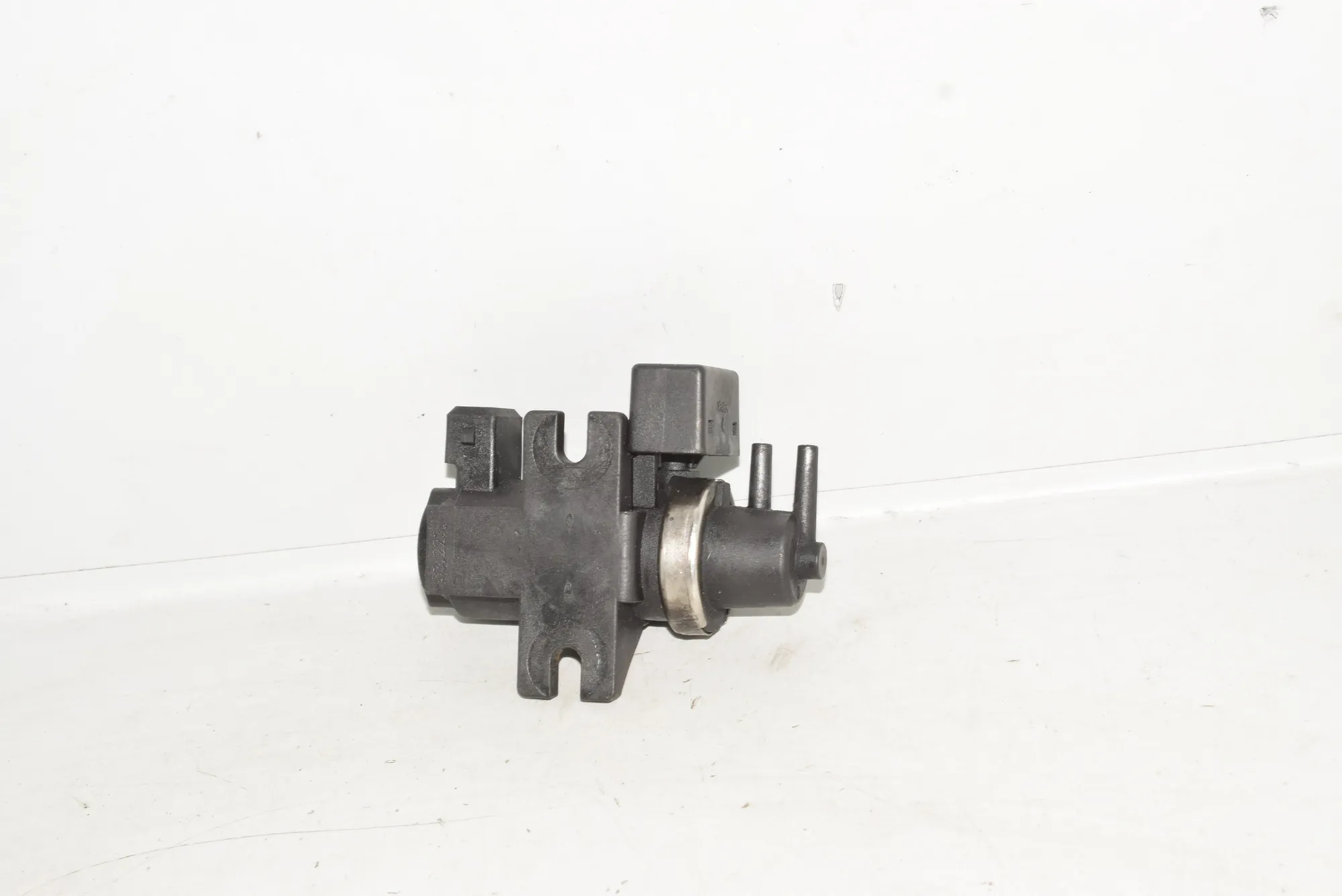 Solenoid Valve – OEM 2247906 · BMW 5 (E39) BMW 5 (E39) 530 d 2001 – 4